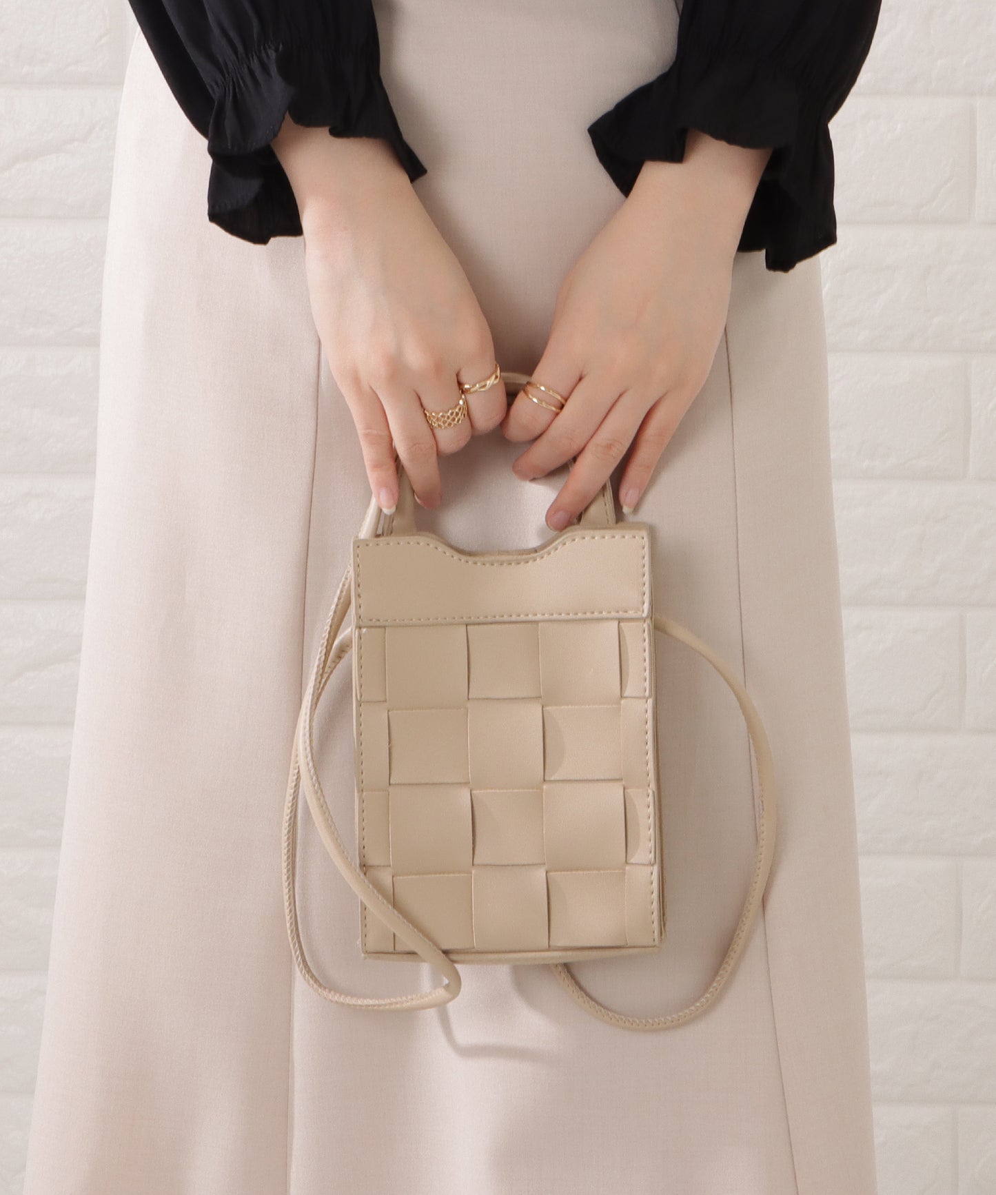 レザー調スクエアメッシュコンパクトショルダーバッグ