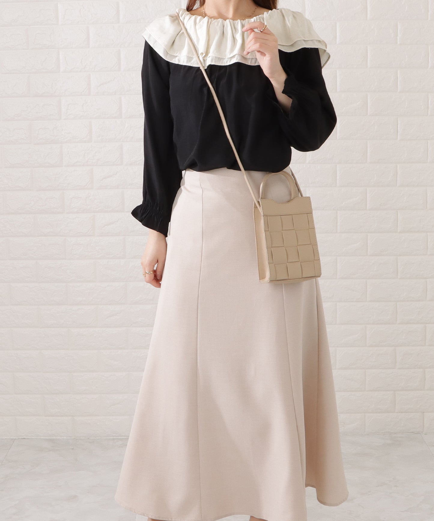 レザー調スクエアメッシュコンパクトショルダーバッグ