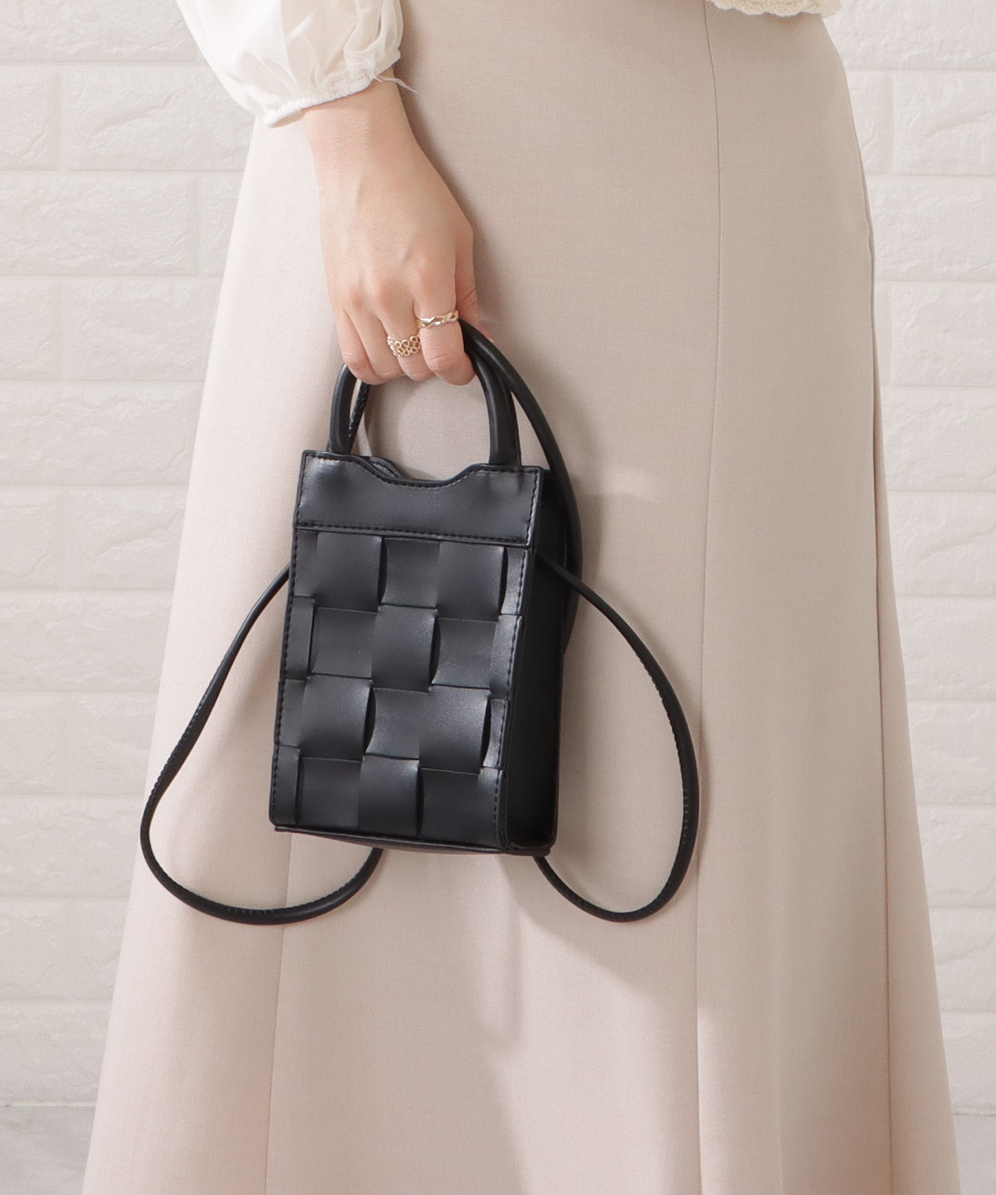 レザー調スクエアメッシュコンパクトショルダーバッグ