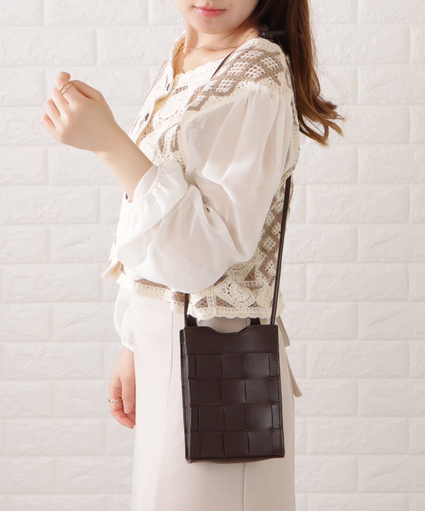 レザー調スクエアメッシュコンパクトショルダーバッグ