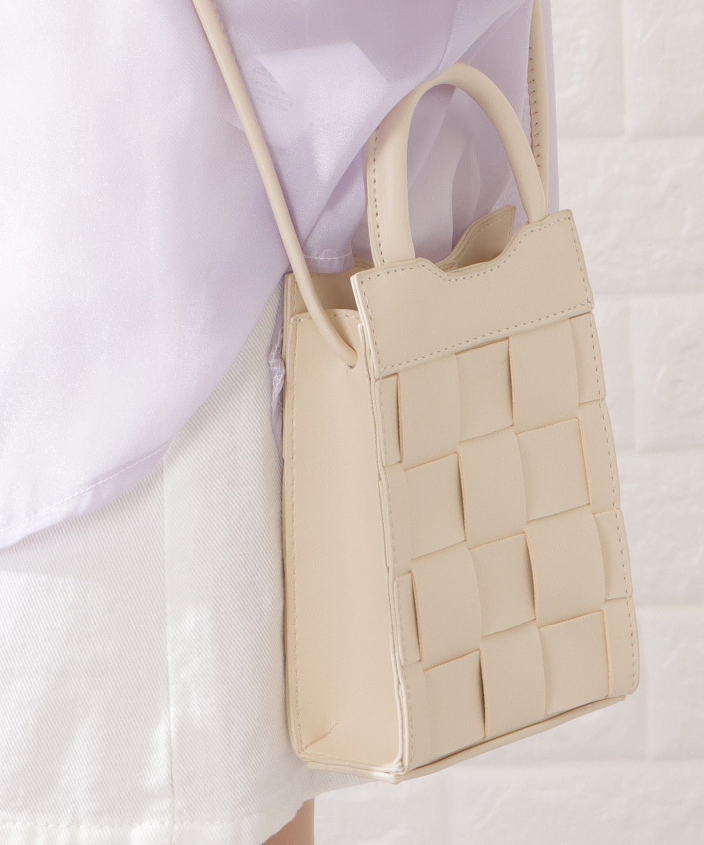 レザー調スクエアメッシュコンパクトショルダーバッグ