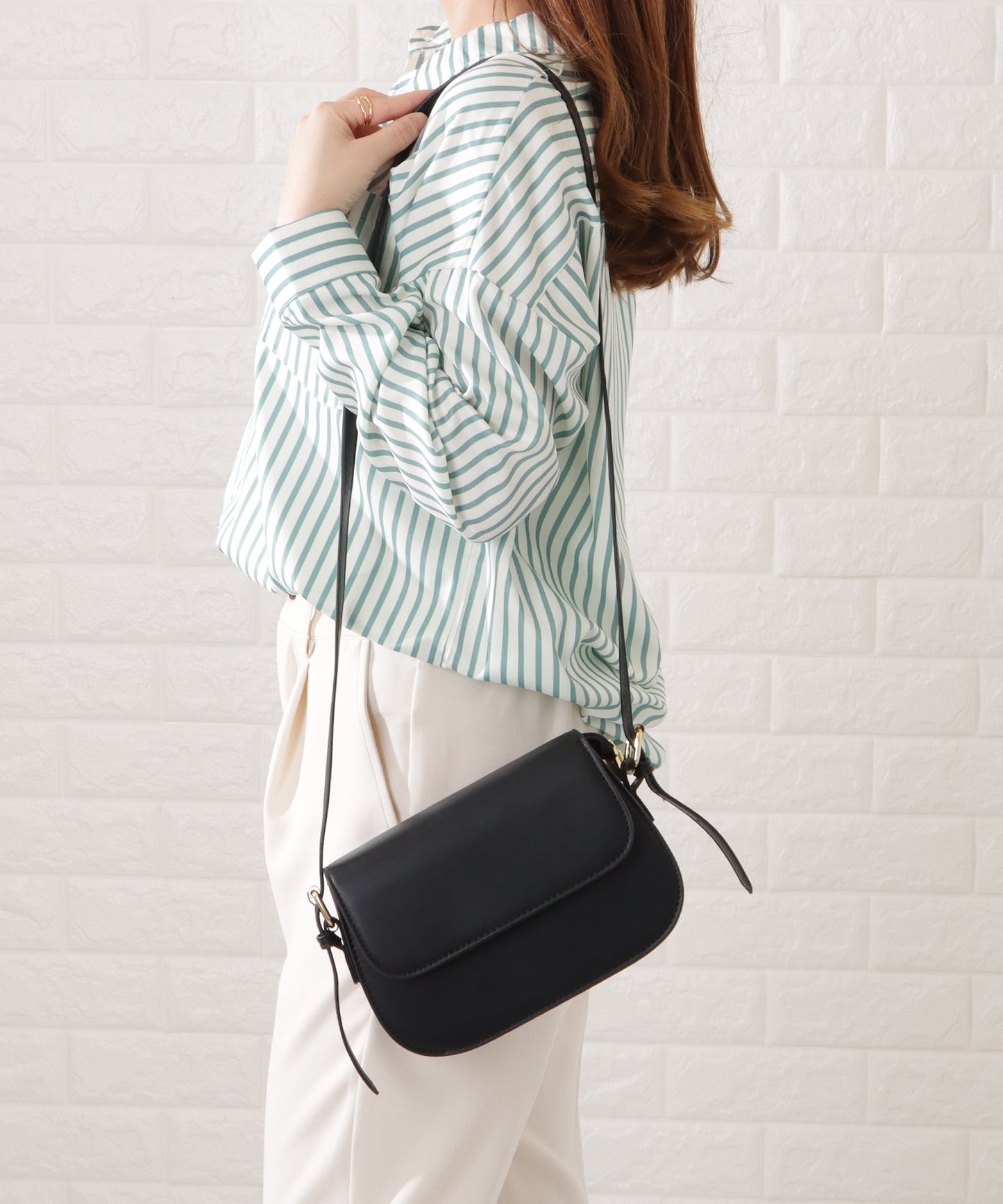 レザー調ラウンドショルダーバッグ