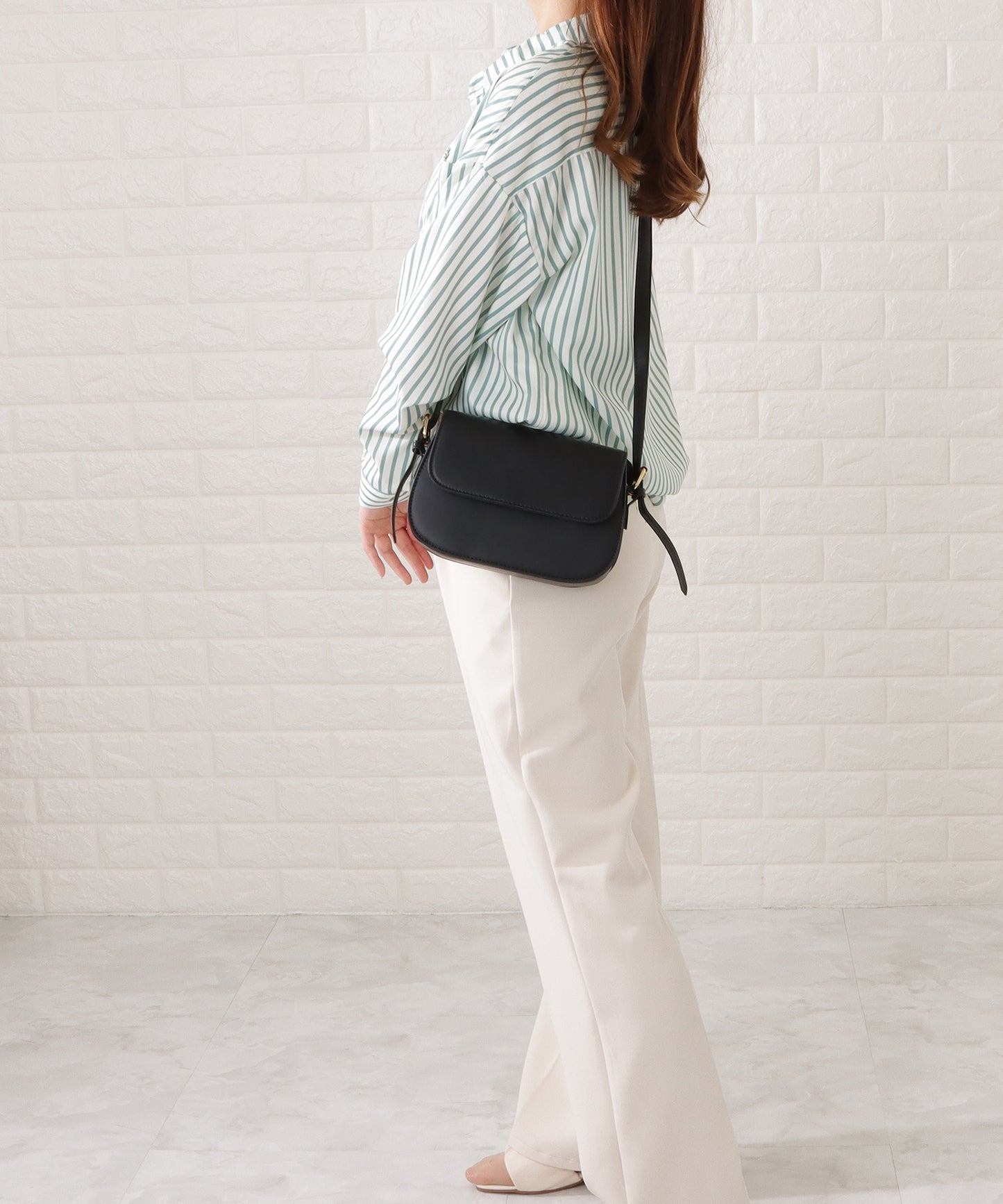 レザー調ラウンドショルダーバッグ