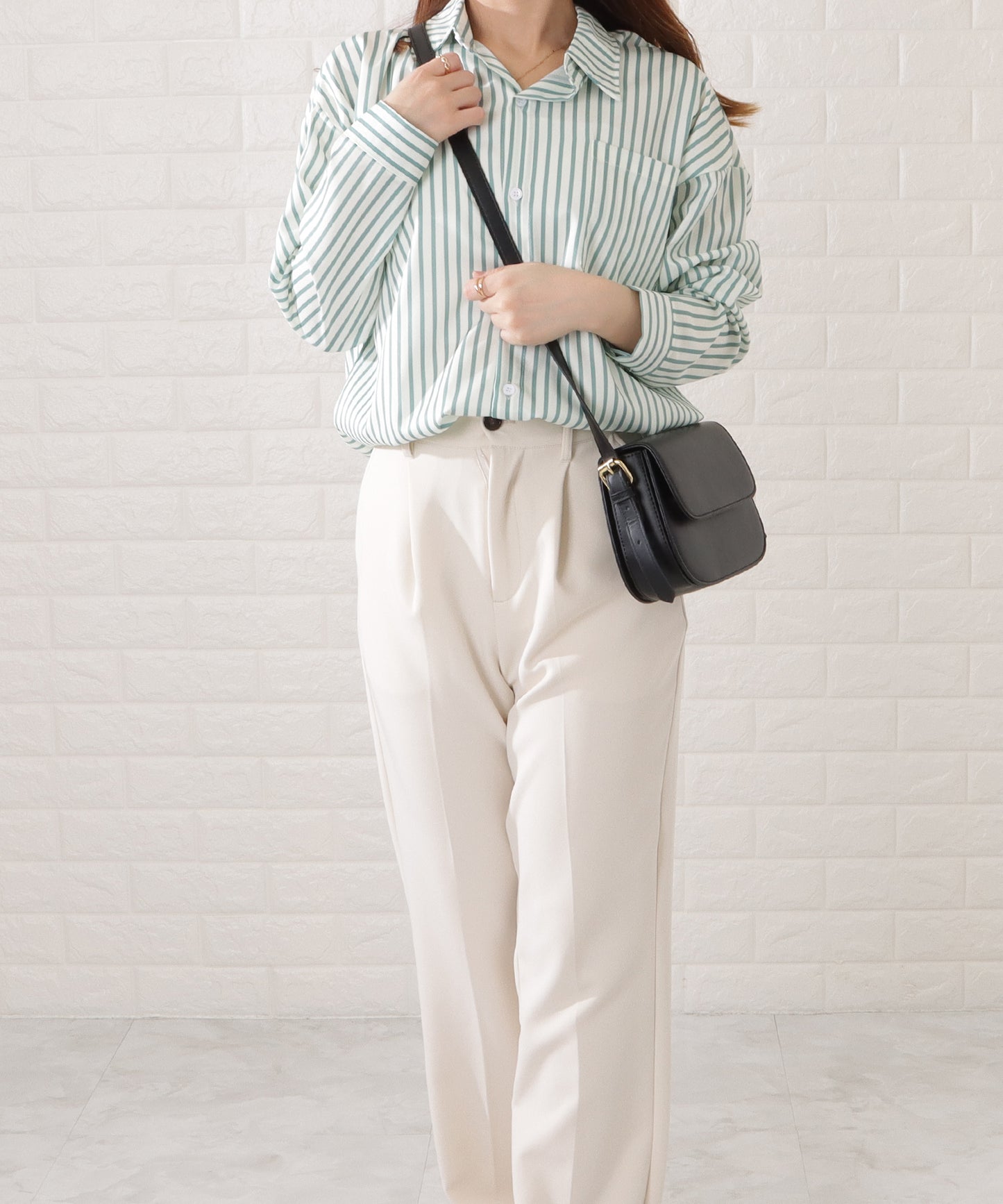 レザー調ラウンドショルダーバッグ