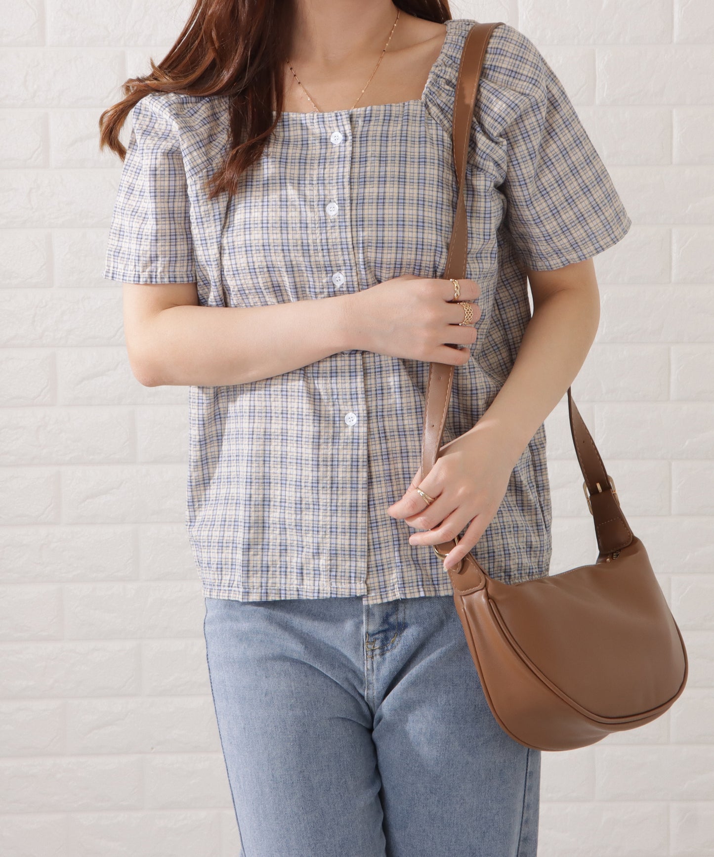 マットレザー調ラウンドボディバッグ