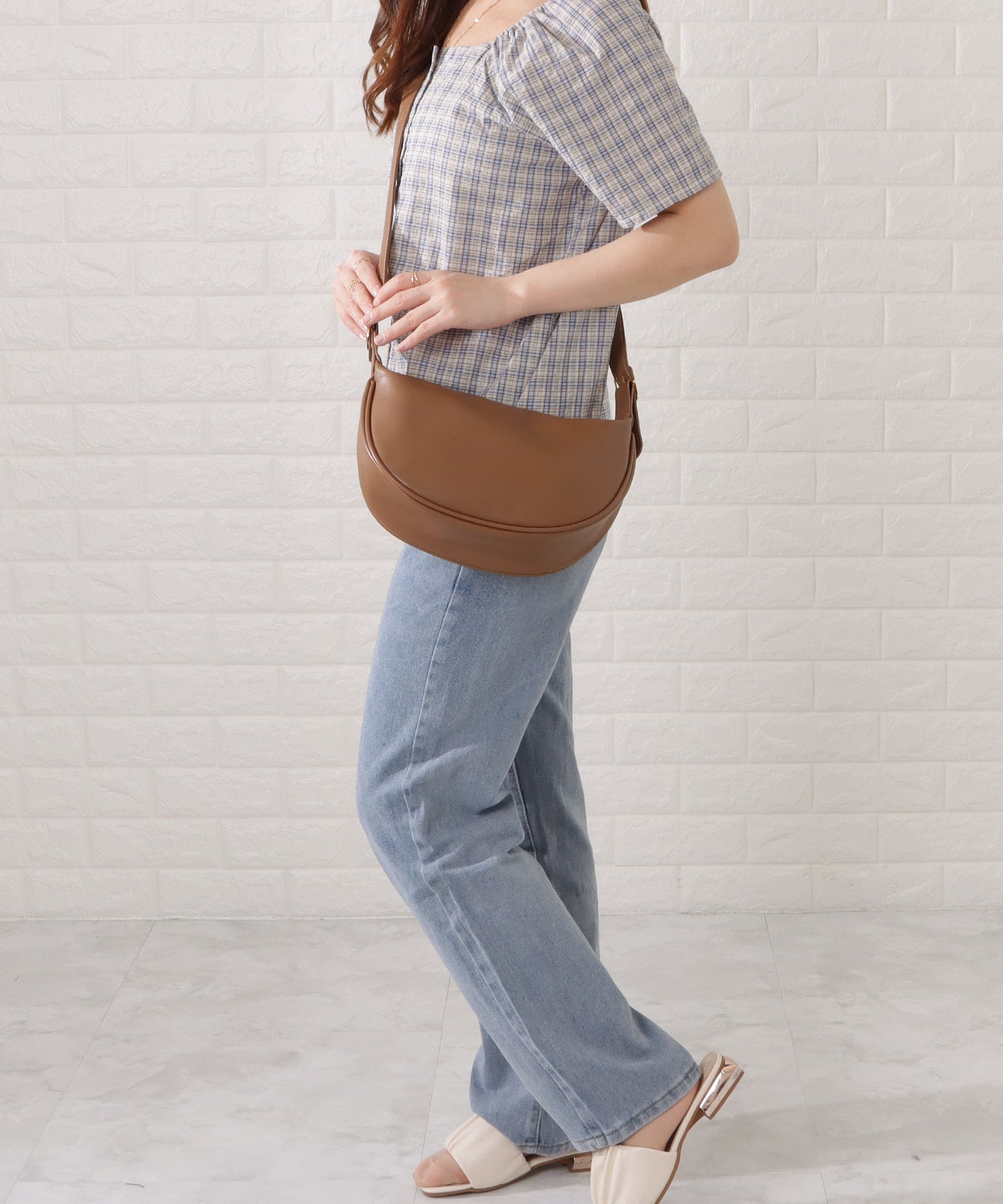 マットレザー調ラウンドボディバッグ