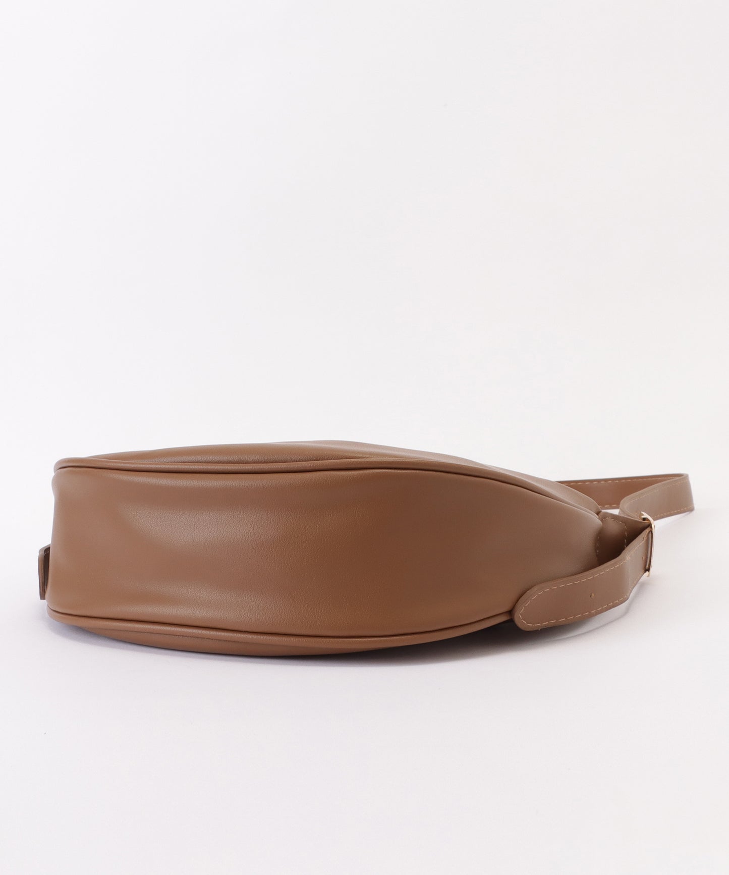 マットレザー調ラウンドボディバッグ