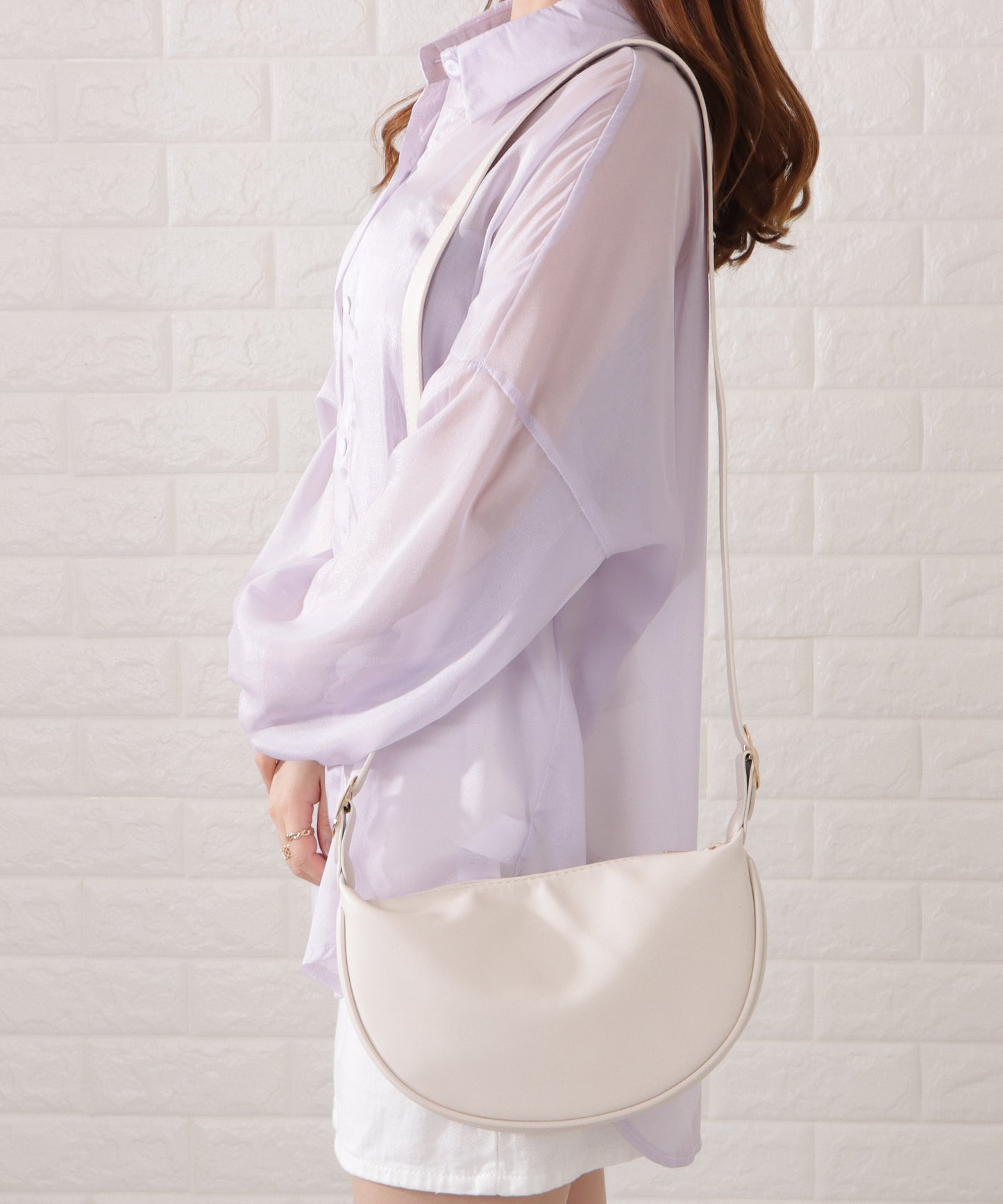 マットレザー調ラウンドボディバッグ