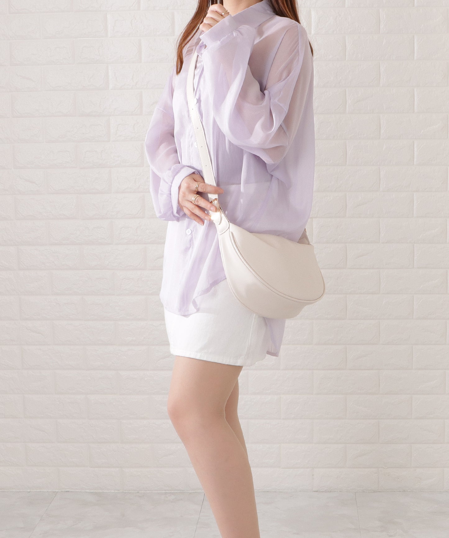 マットレザー調ラウンドボディバッグ