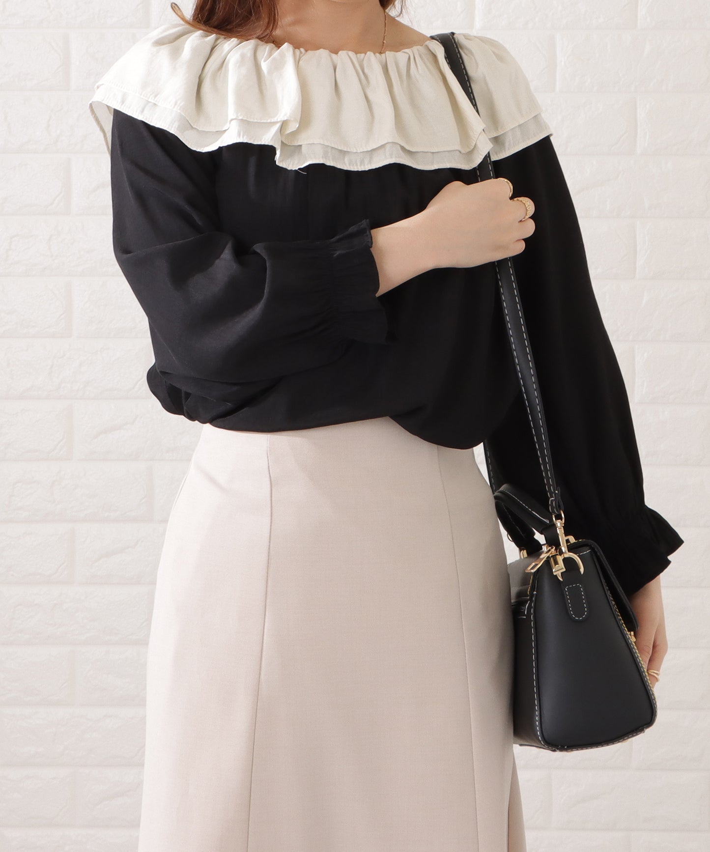 スクエアモチーフ付きレザー調バイカラーショルダーバッグ