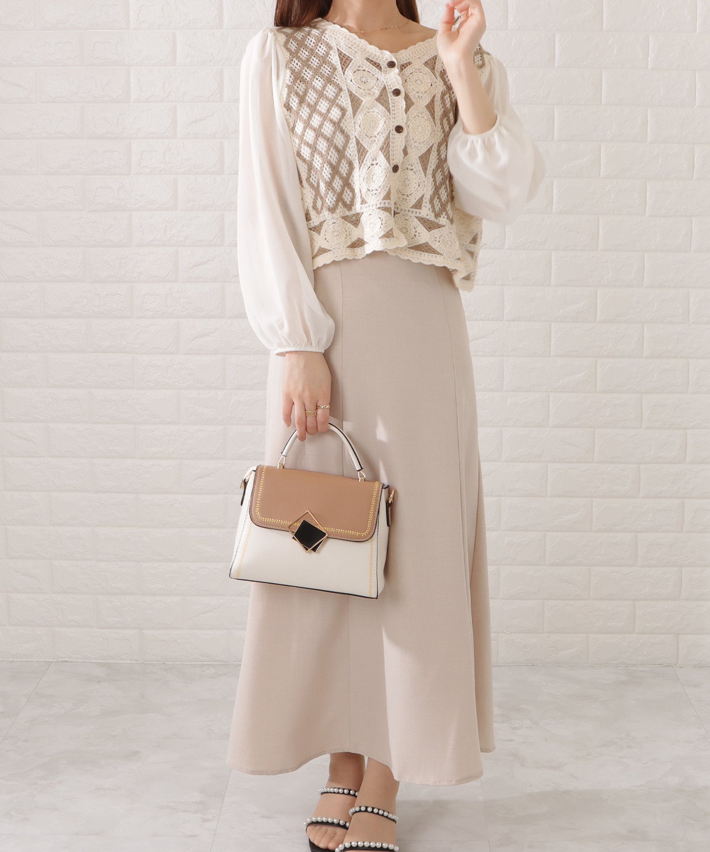 スクエアモチーフ付きレザー調バイカラーショルダーバッグ