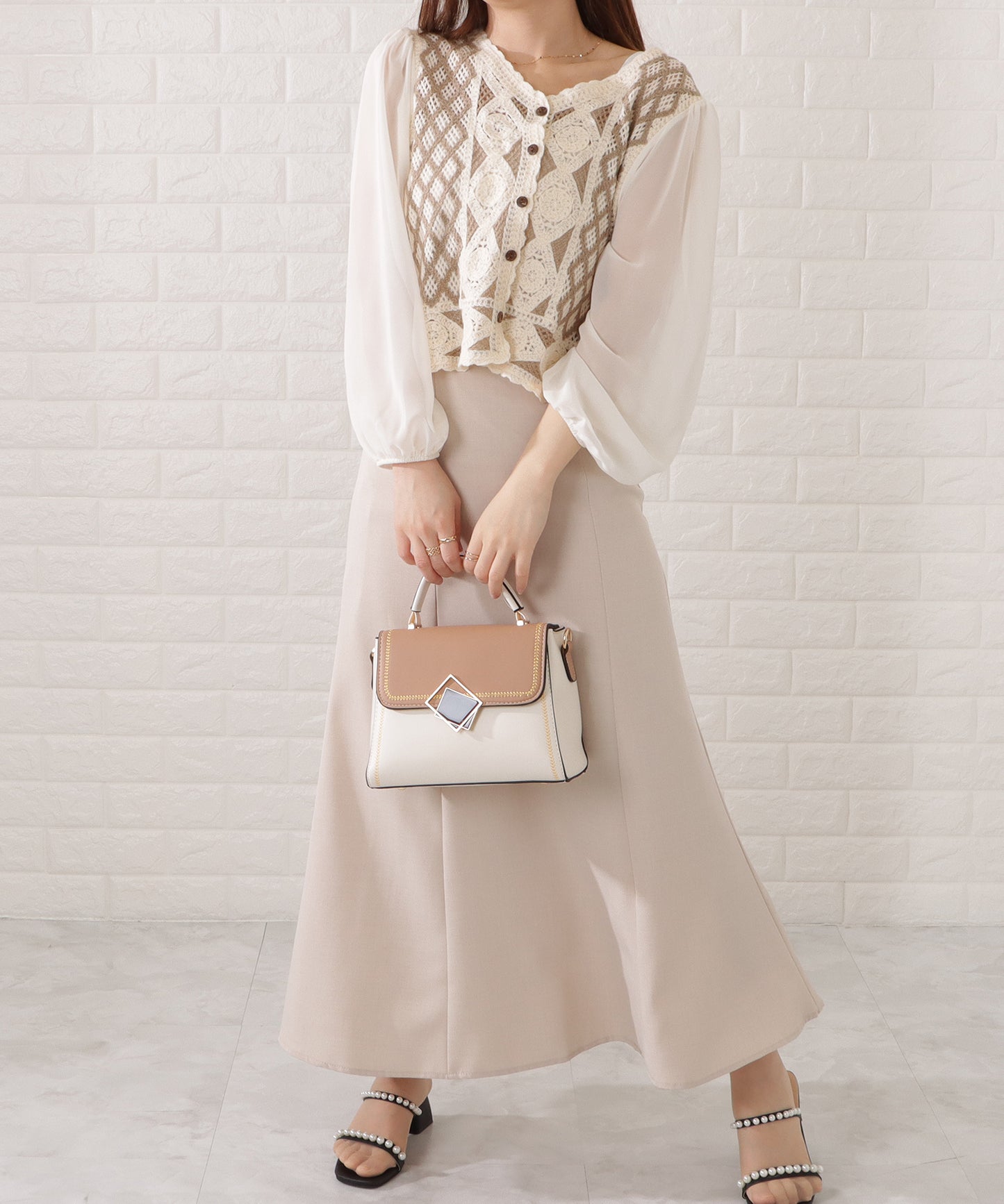 スクエアモチーフ付きレザー調バイカラーショルダーバッグ