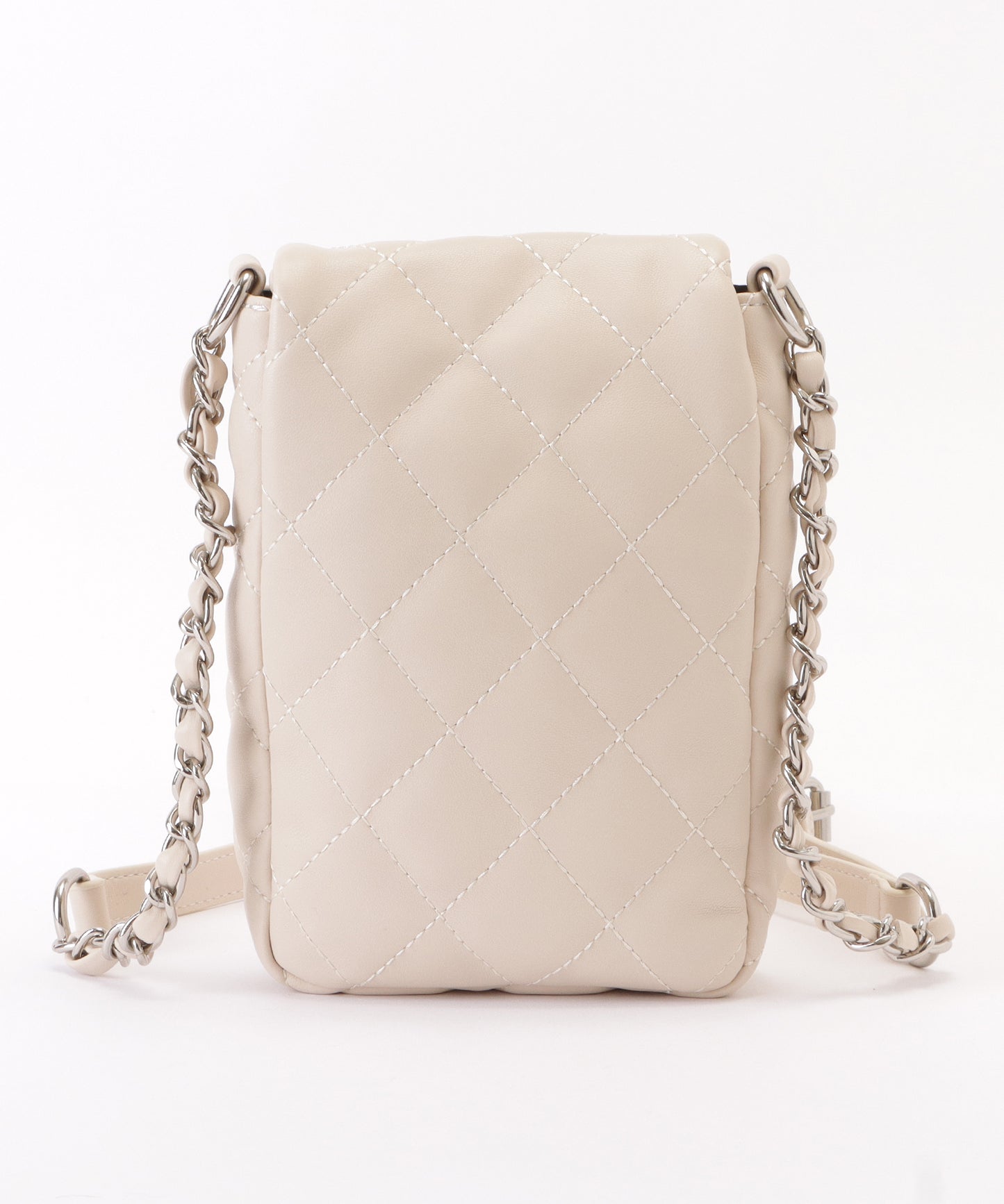 メタリックバックル付きレザー調キルティングショルダーバッグ