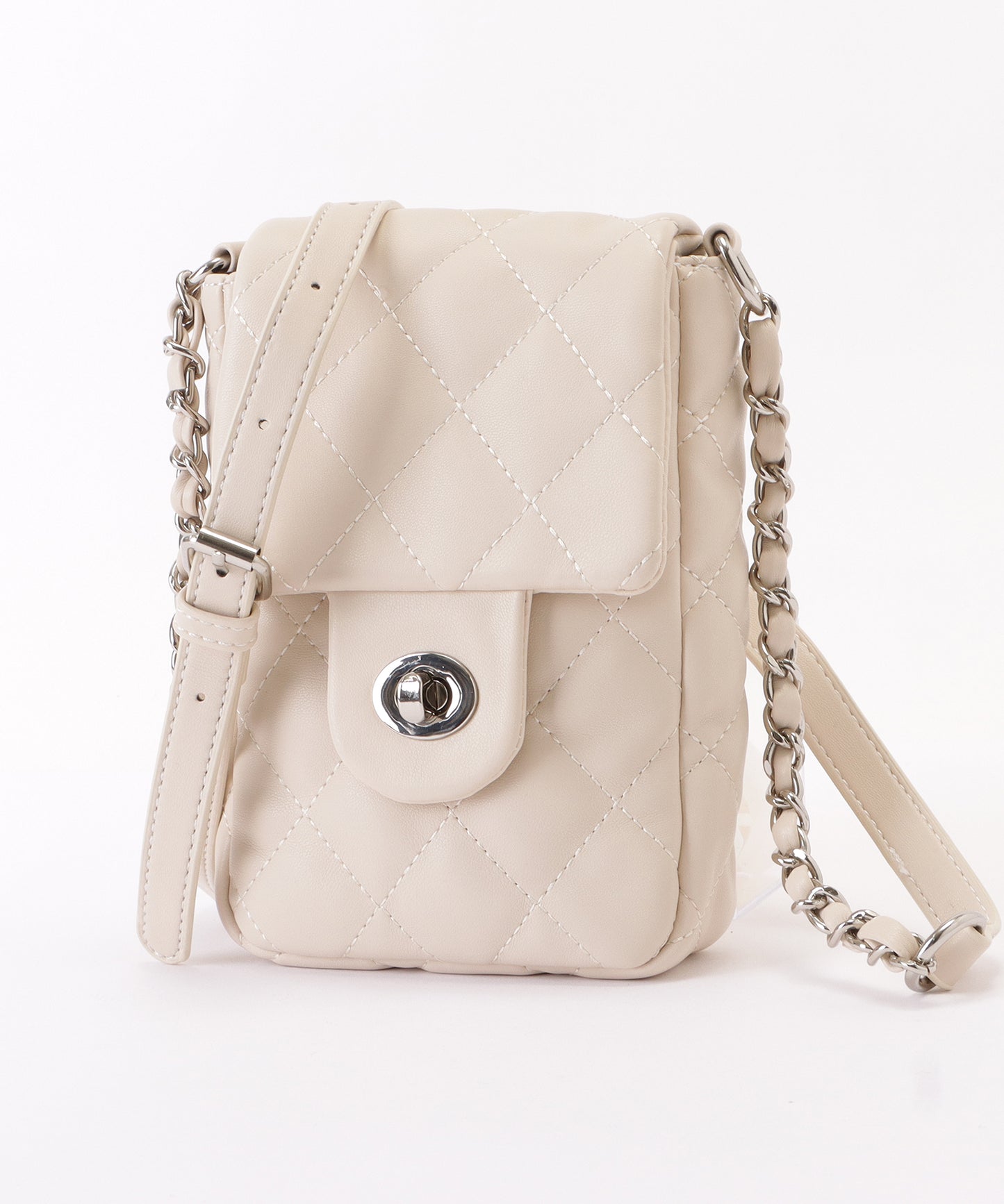 メタリックバックル付きレザー調キルティングショルダーバッグ