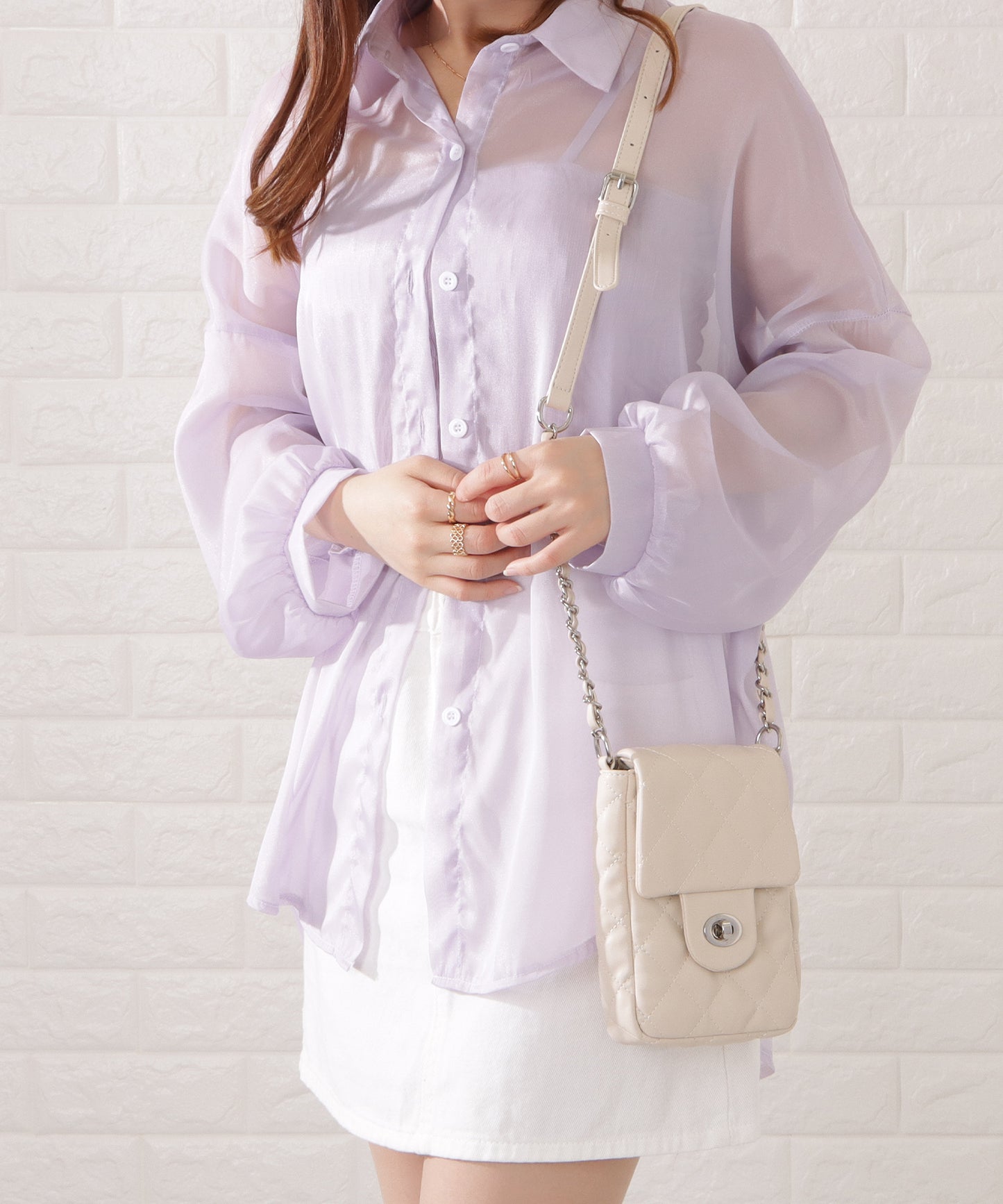 メタリックバックル付きレザー調キルティングショルダーバッグ