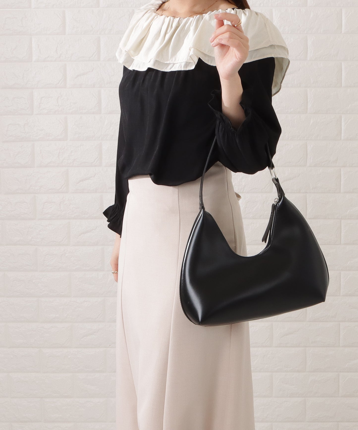 レザー調ワンハンドルハンドバッグ