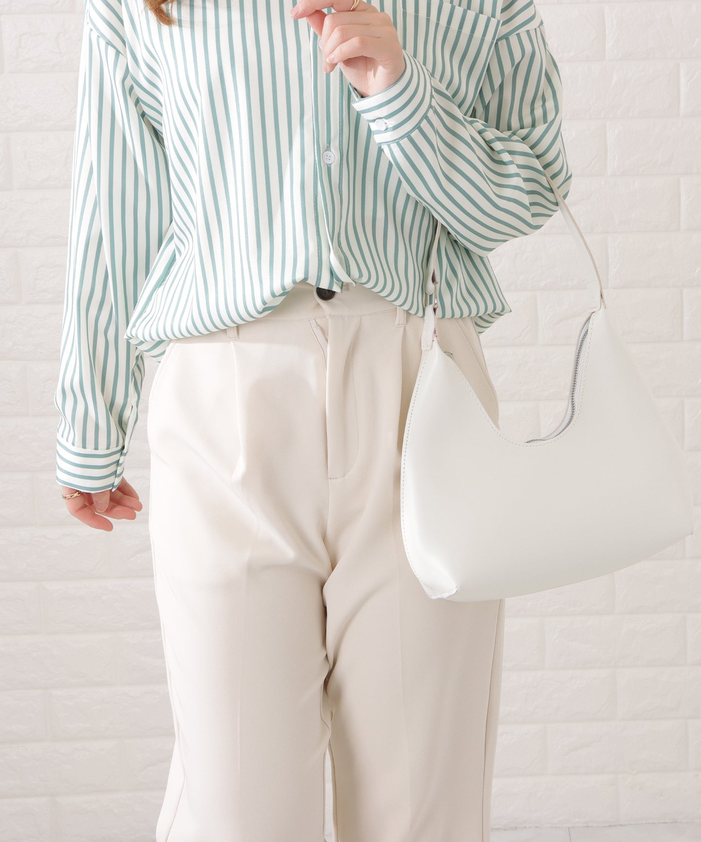 レザー調ワンハンドルハンドバッグ