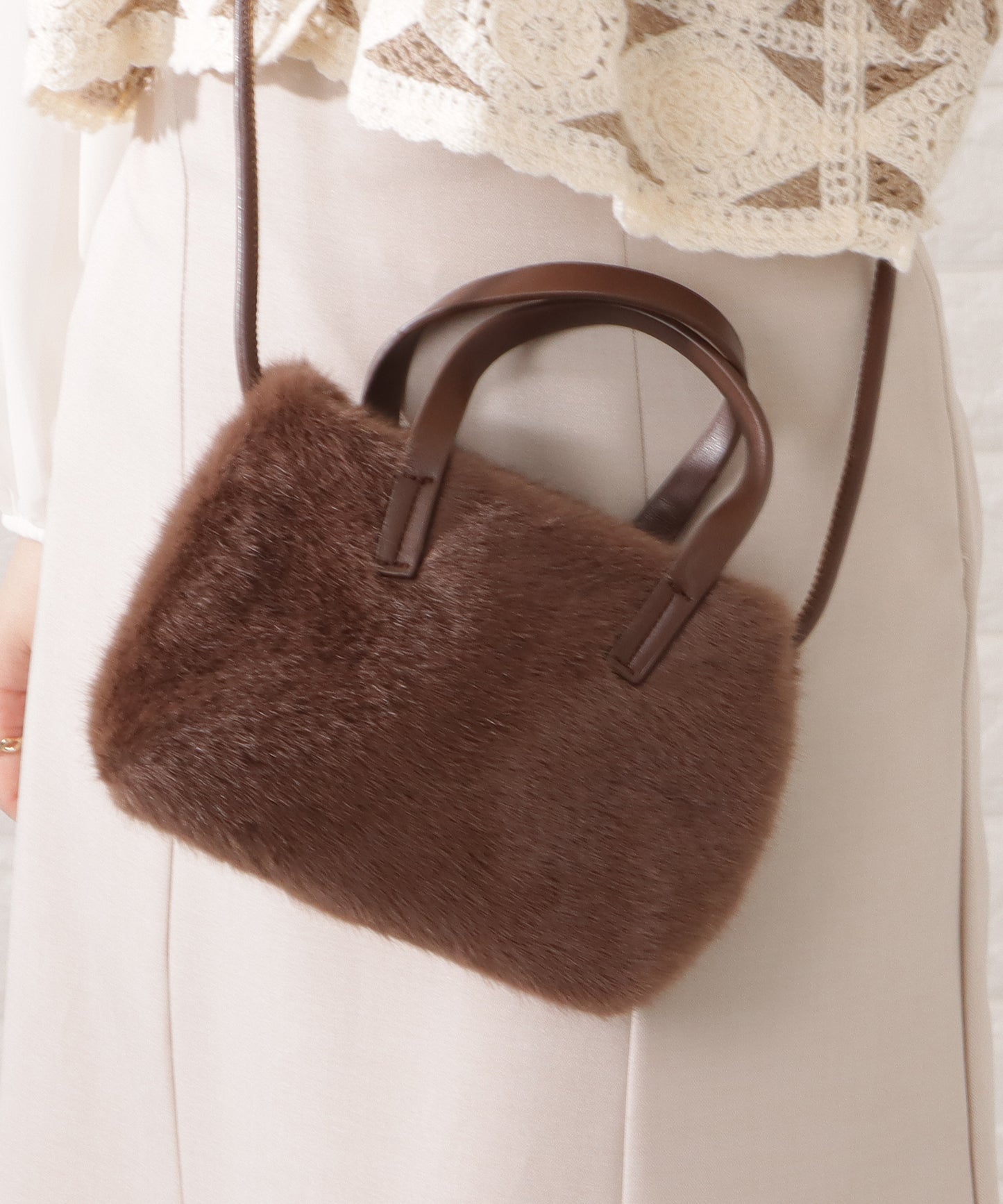 ファー×レザー調スクエアショルダーバッグ