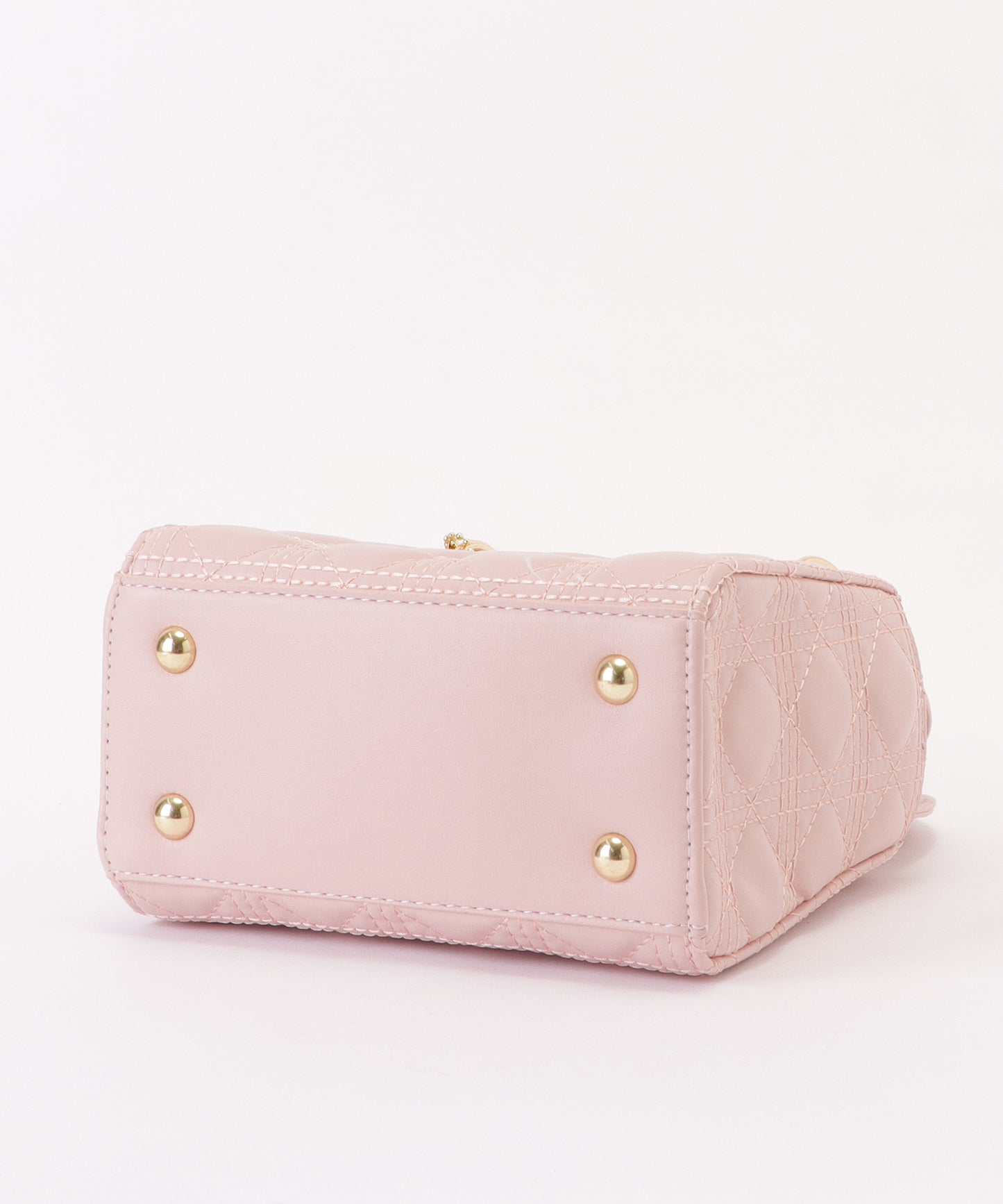 ファーチャーム付きキルティングスクエアハンドバッグ