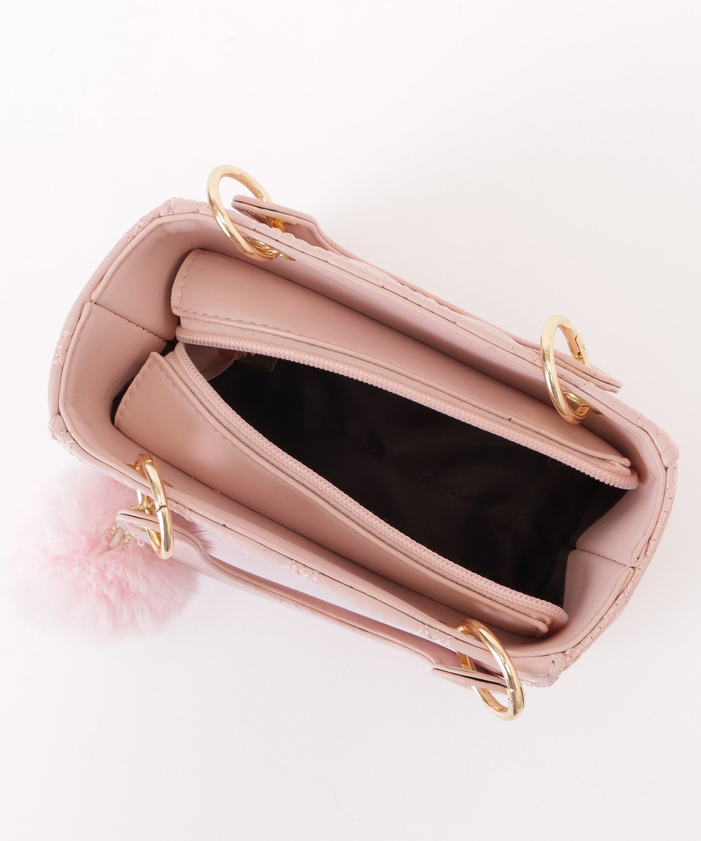 ファーチャーム付きキルティングスクエアハンドバッグ