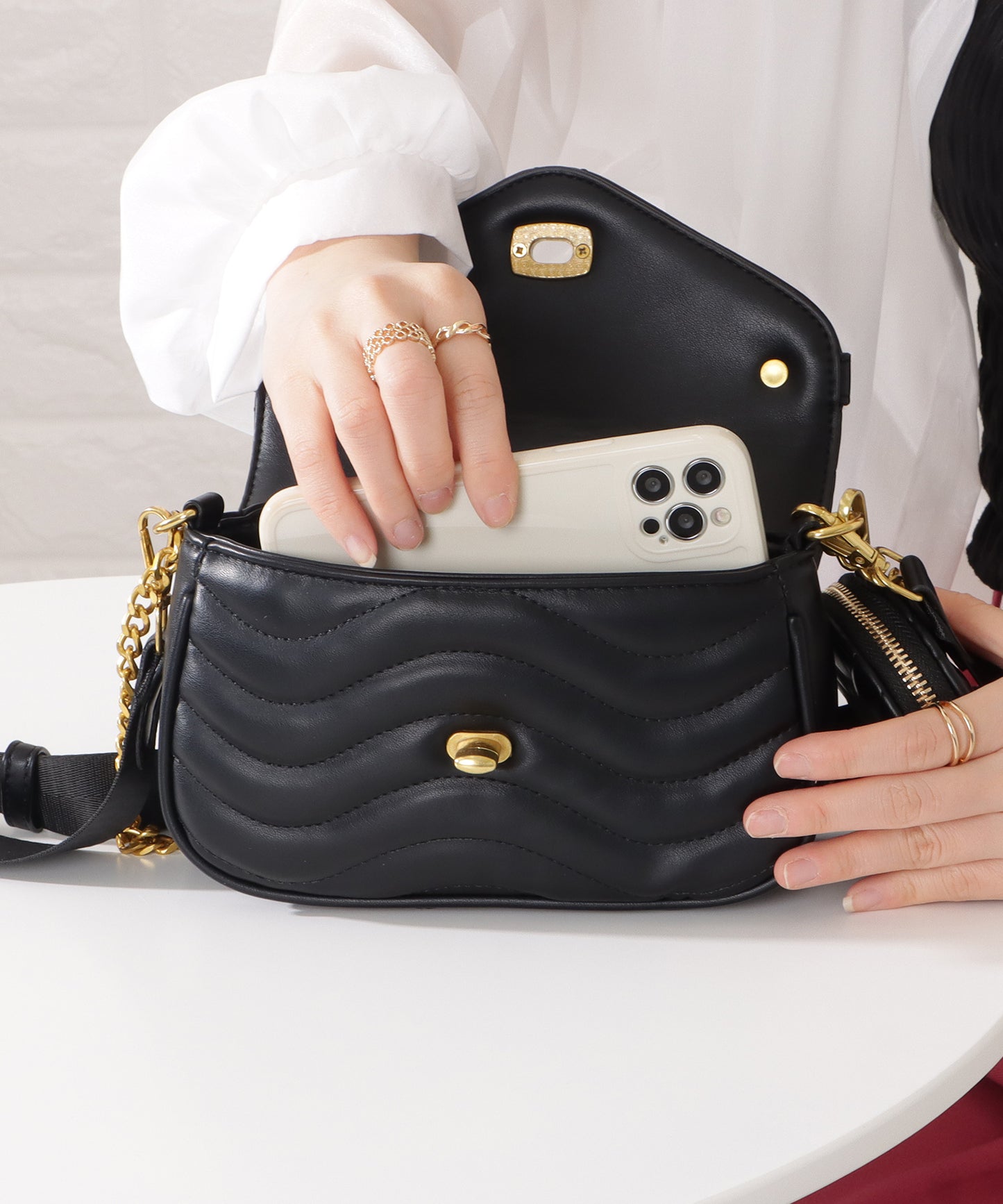 ミニポーチ付き2WAYキルティングショルダーバッグ