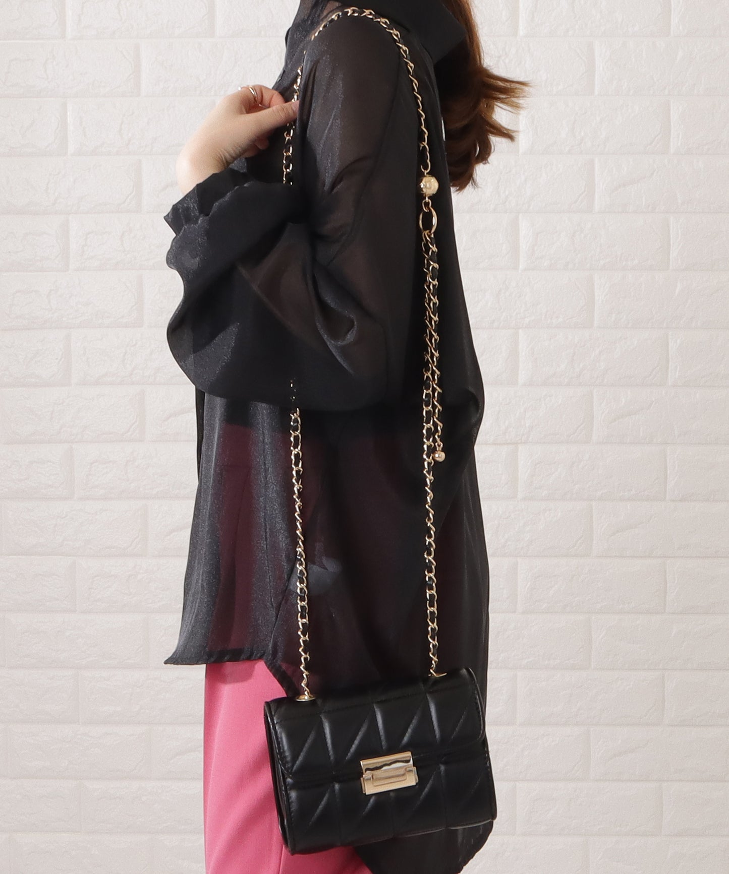 レザー調トライアングルキルティングチェーンショルダーバッグ