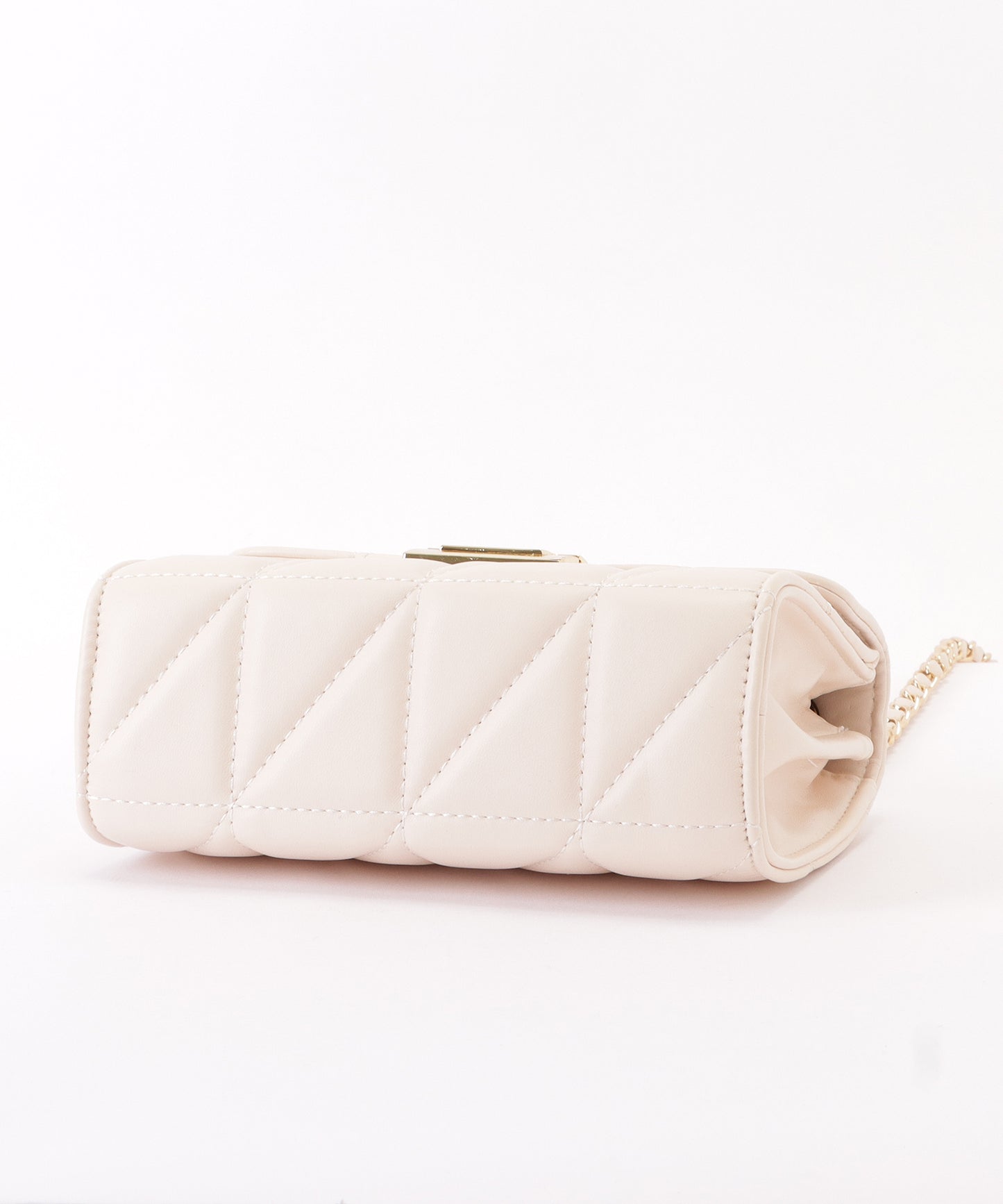 レザー調トライアングルキルティングチェーンショルダーバッグ