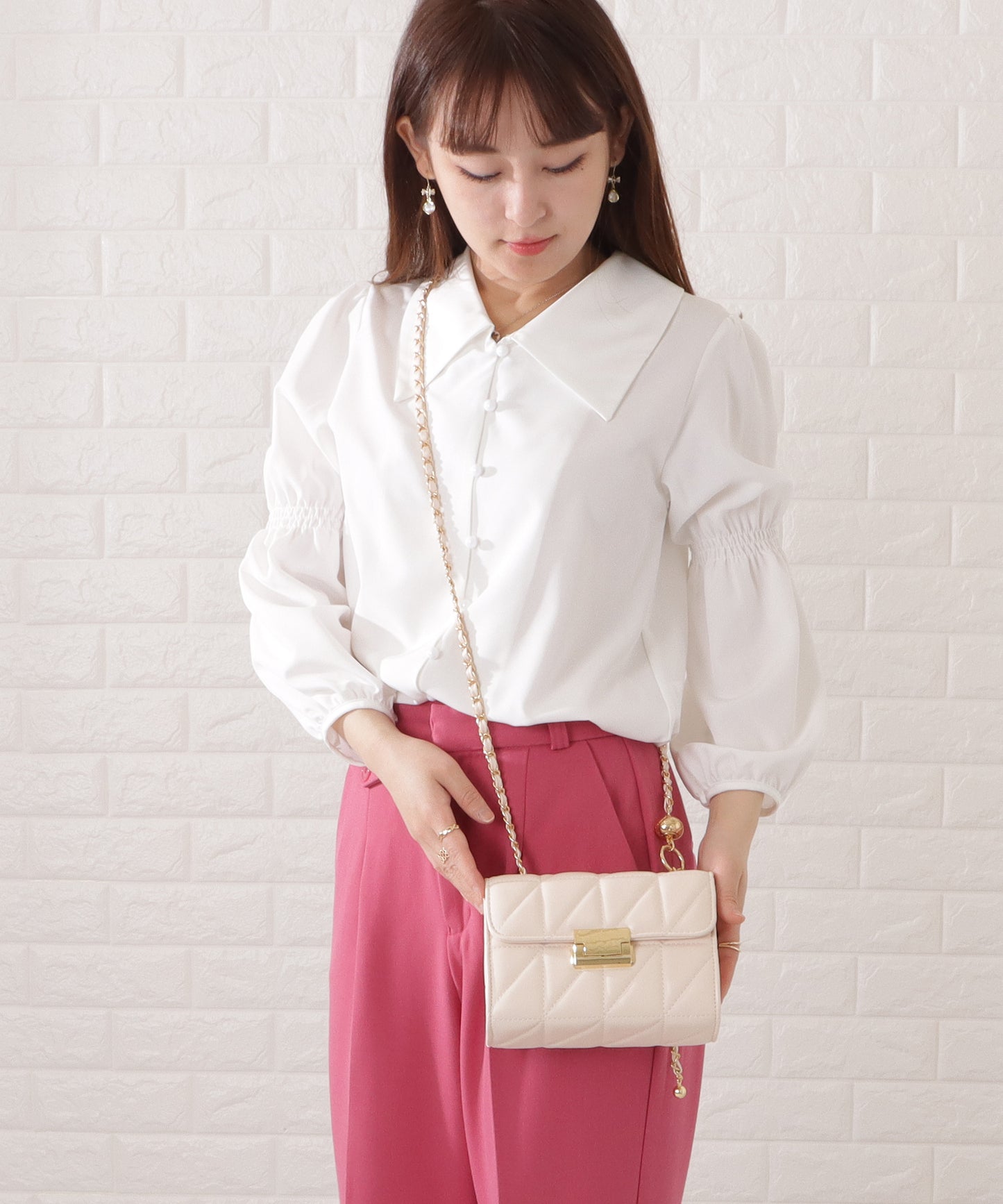 レザー調トライアングルキルティングチェーンショルダーバッグ