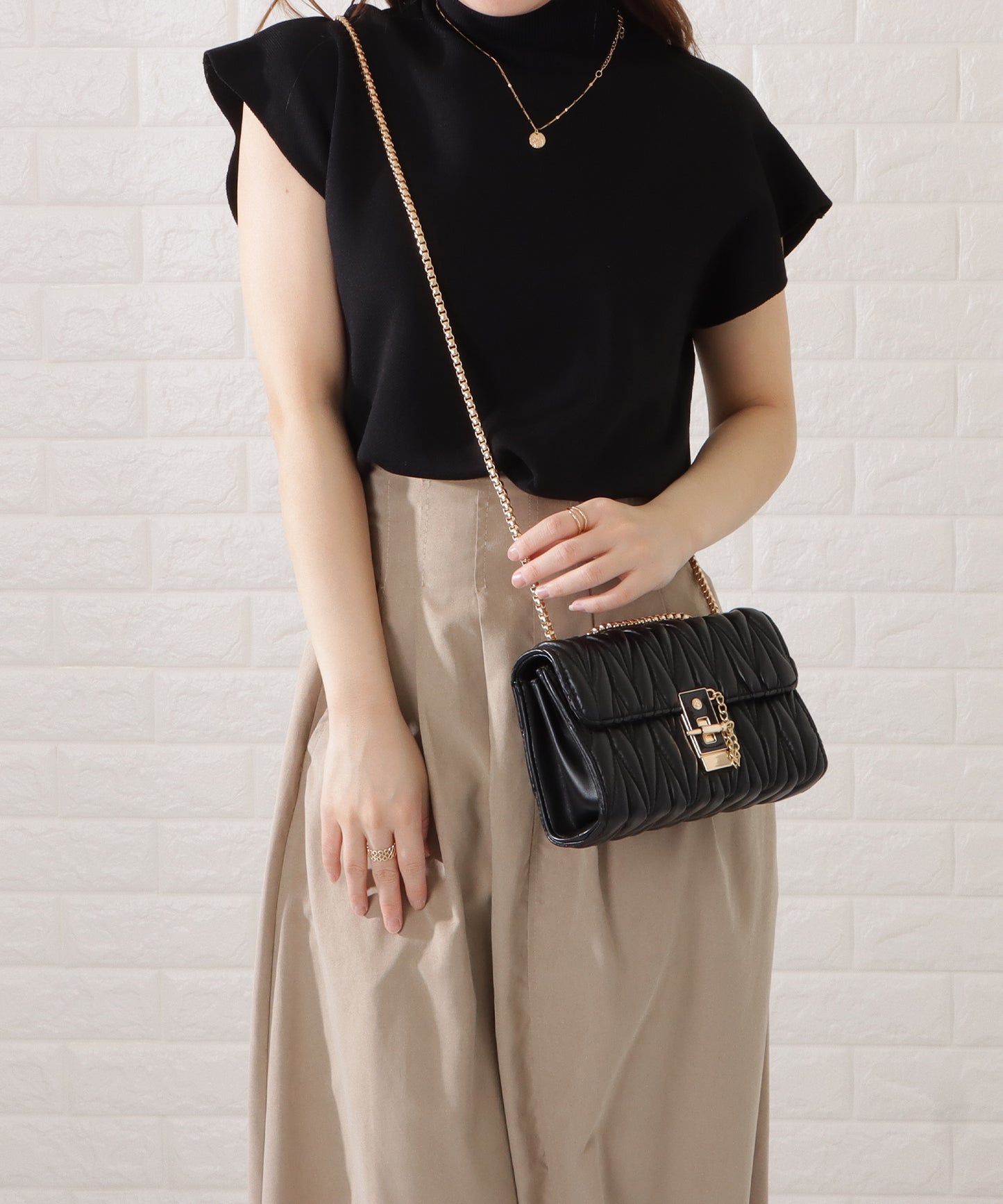 レザー調ヘリンボーンキルティングチェーンショルダーバッグ