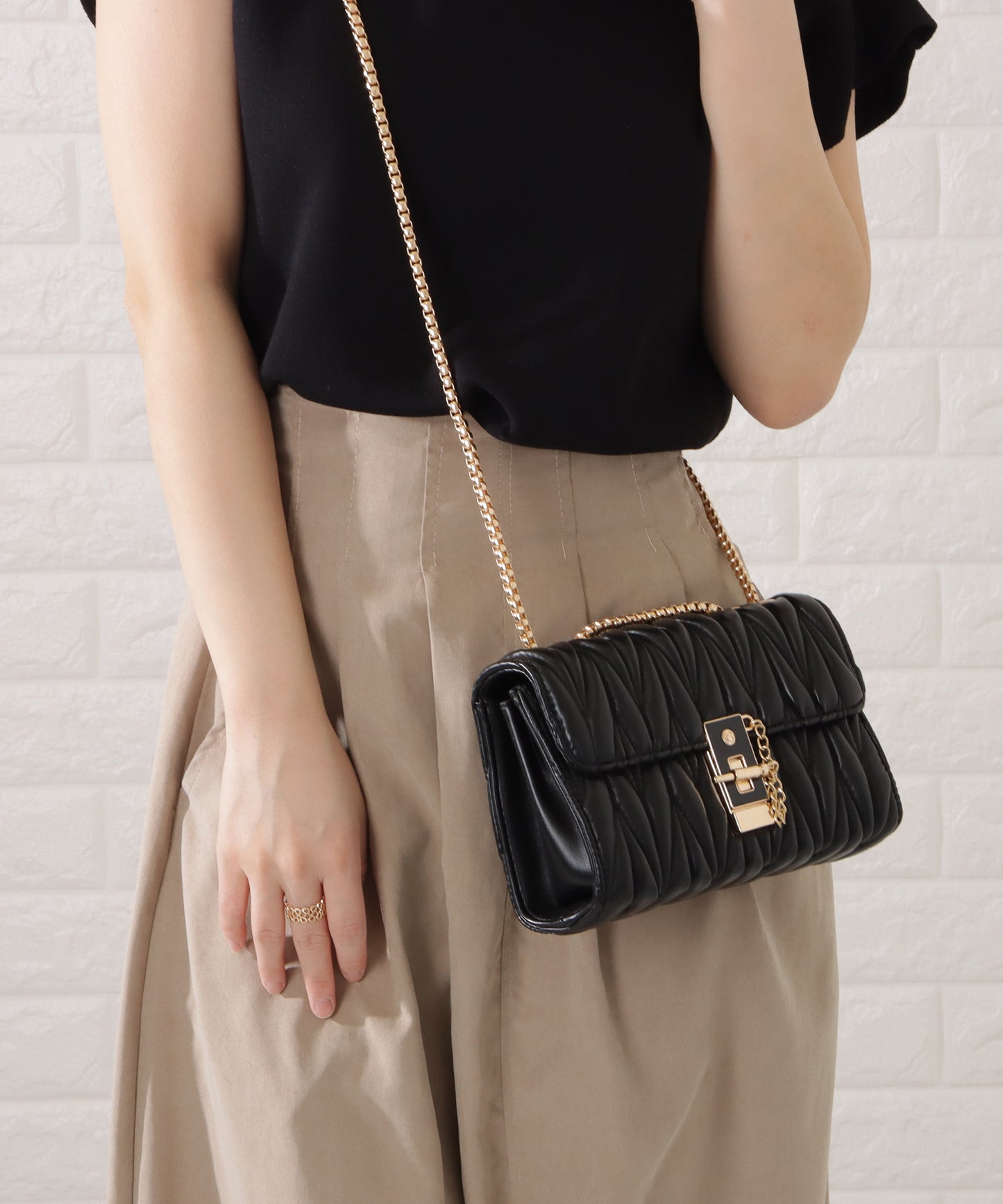 レザー調ヘリンボーンキルティングチェーンショルダーバッグ