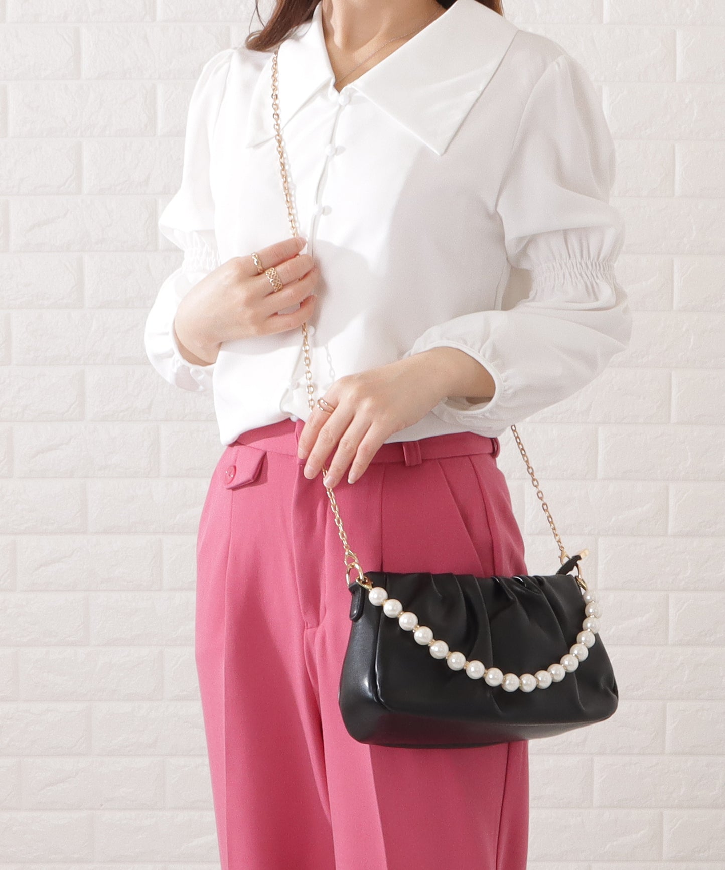 レザー調パール付きギャザーショルダーバッグ