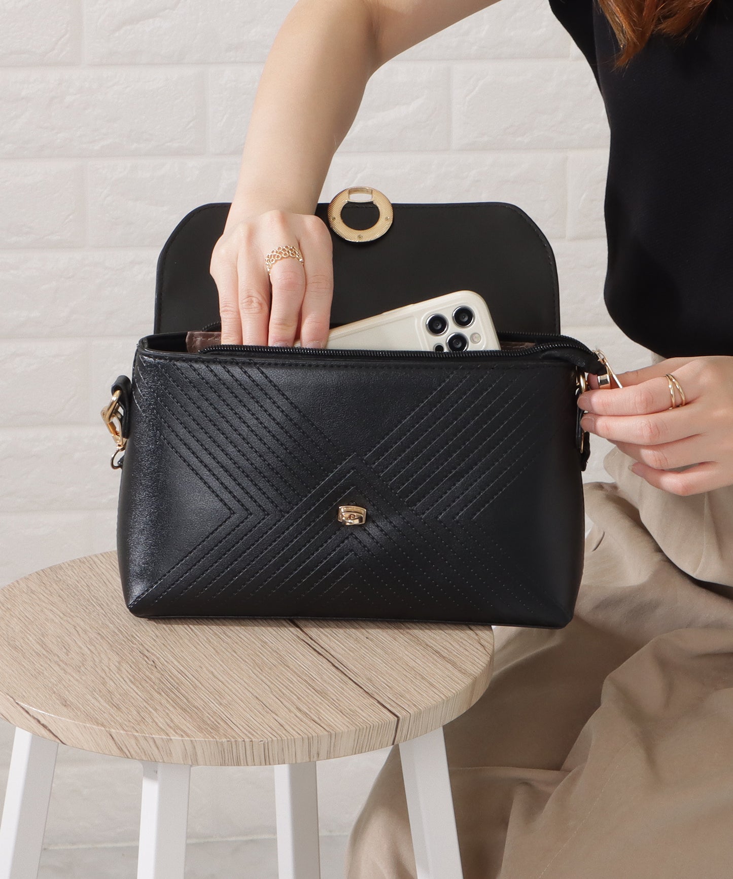 レザー調ステッチ2WAYショルダーバッグ