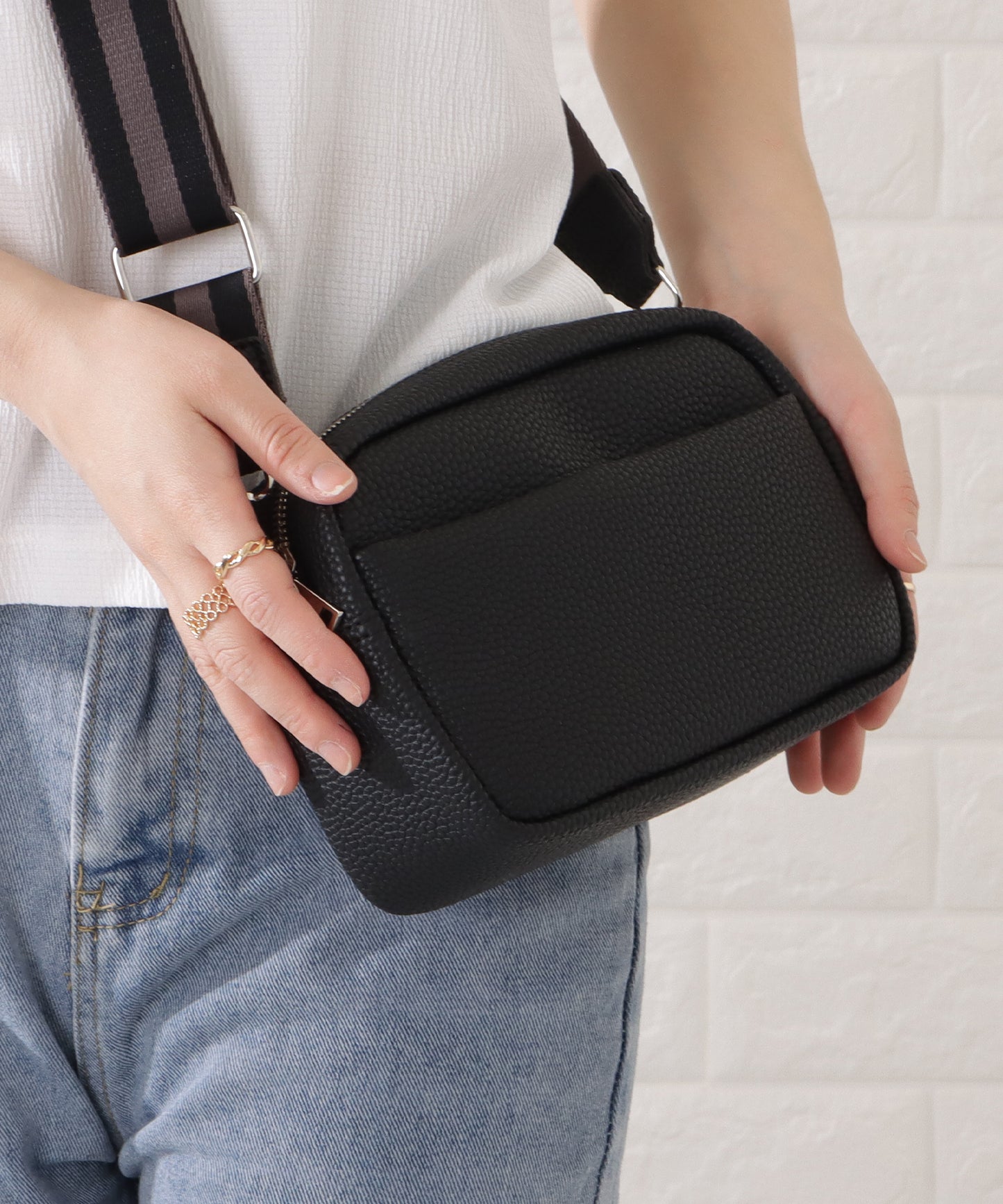 ストライプベルト付きレザー調2WAYショルダーバッグ