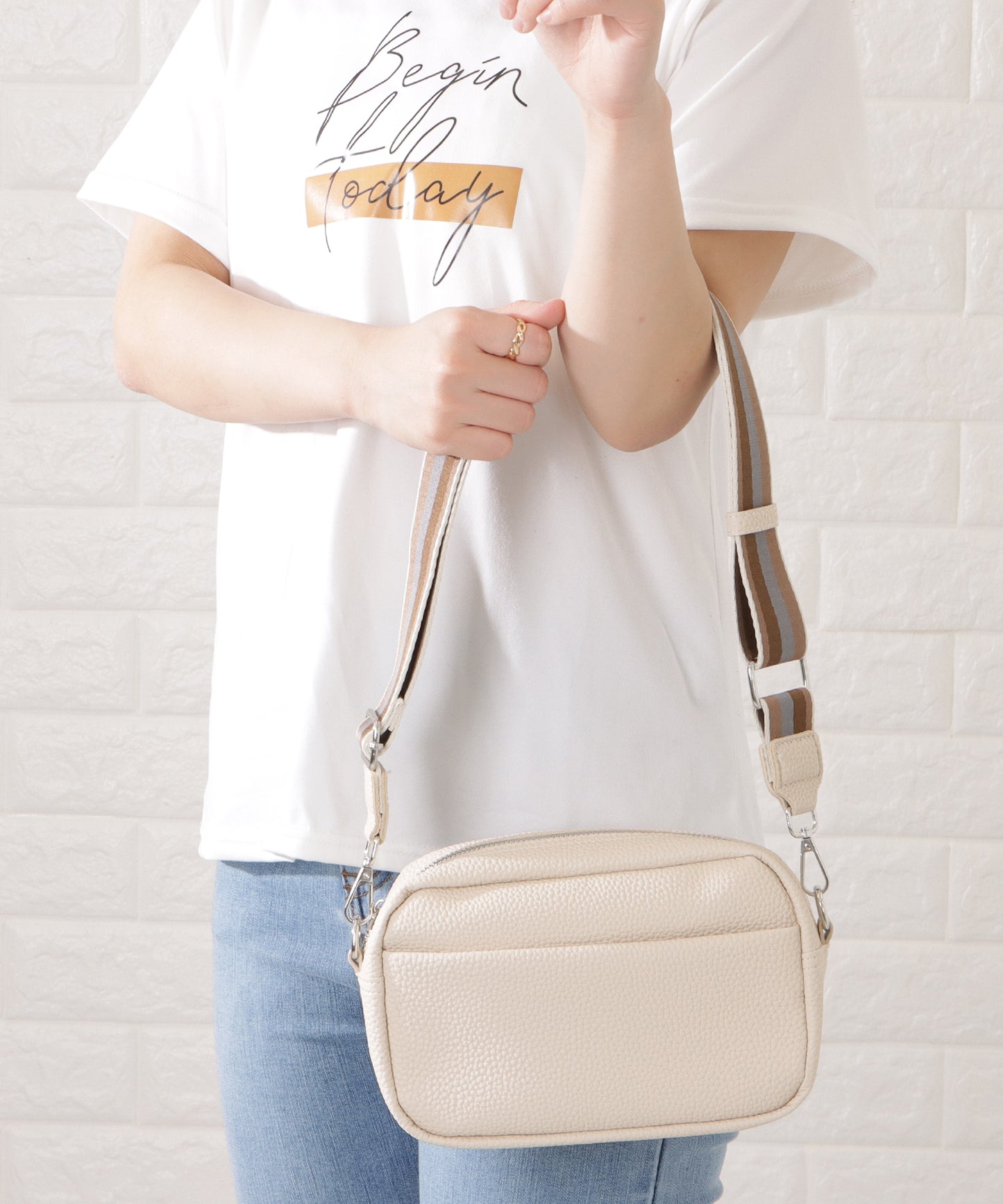 ストライプベルト付きレザー調2WAYショルダーバッグ