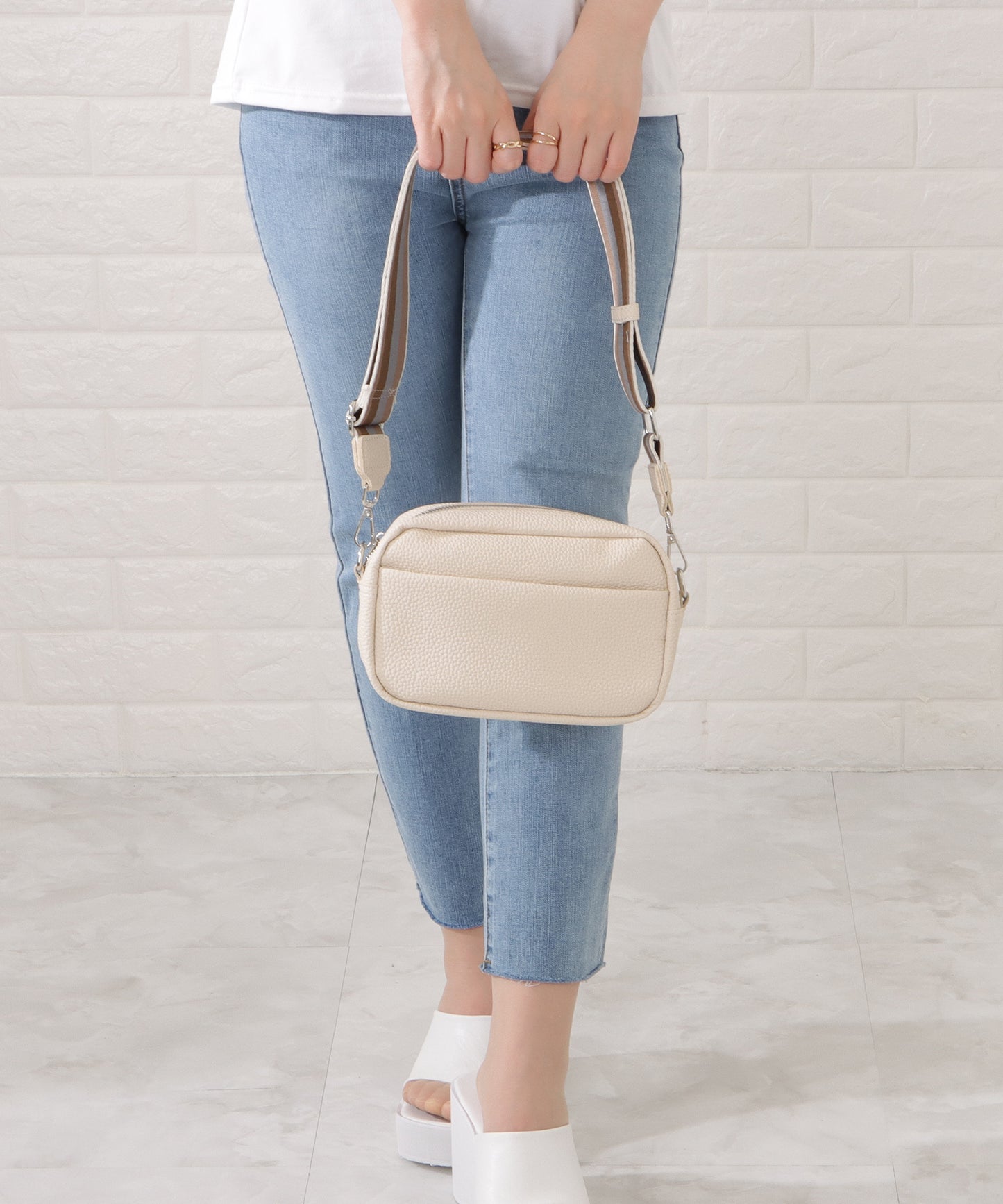 ストライプベルト付きレザー調2WAYショルダーバッグ