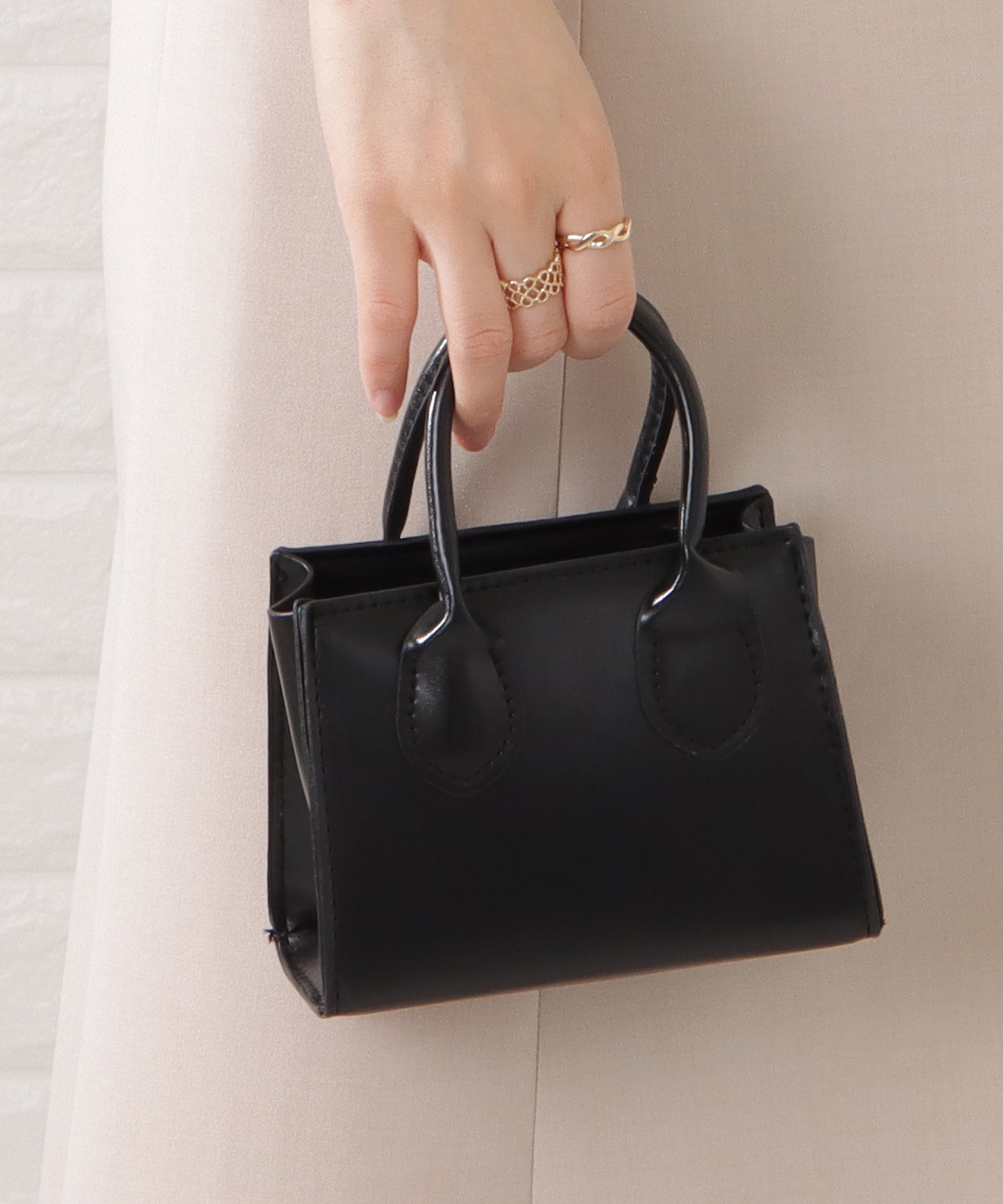 レザー調ギャザーショルダーバッグ