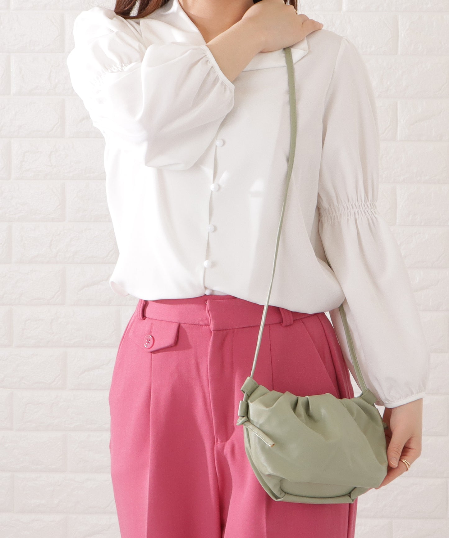 レザー調ギャザーショルダーバッグ レディース