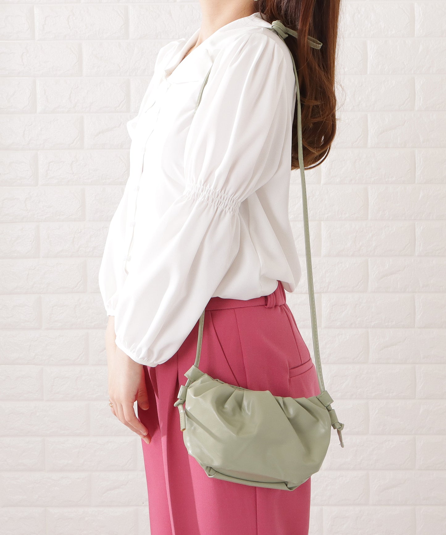 レザー調ギャザーショルダーバッグ レディース