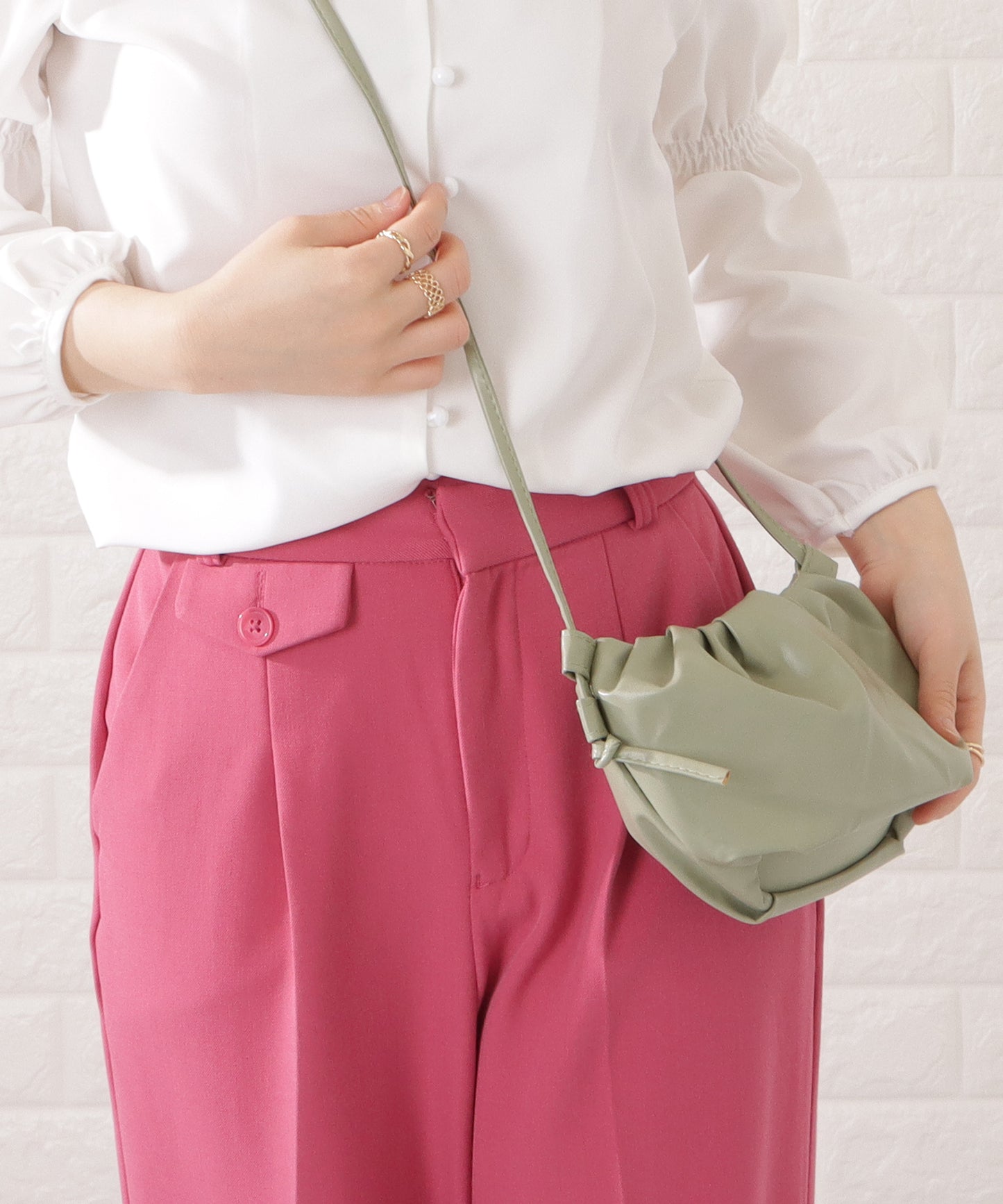 レザー調ギャザーショルダーバッグ レディース