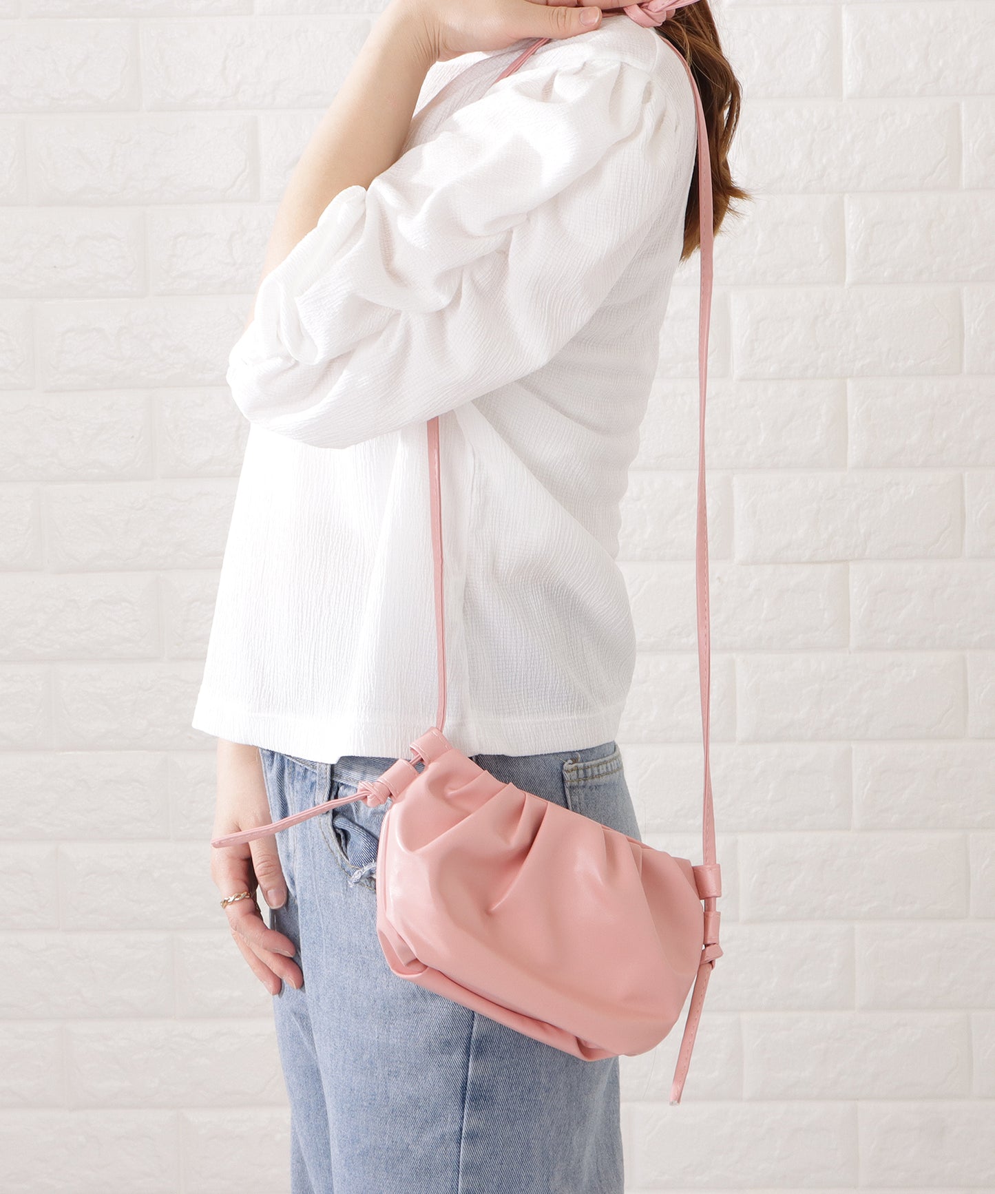 レザー調ギャザーショルダーバッグ レディース