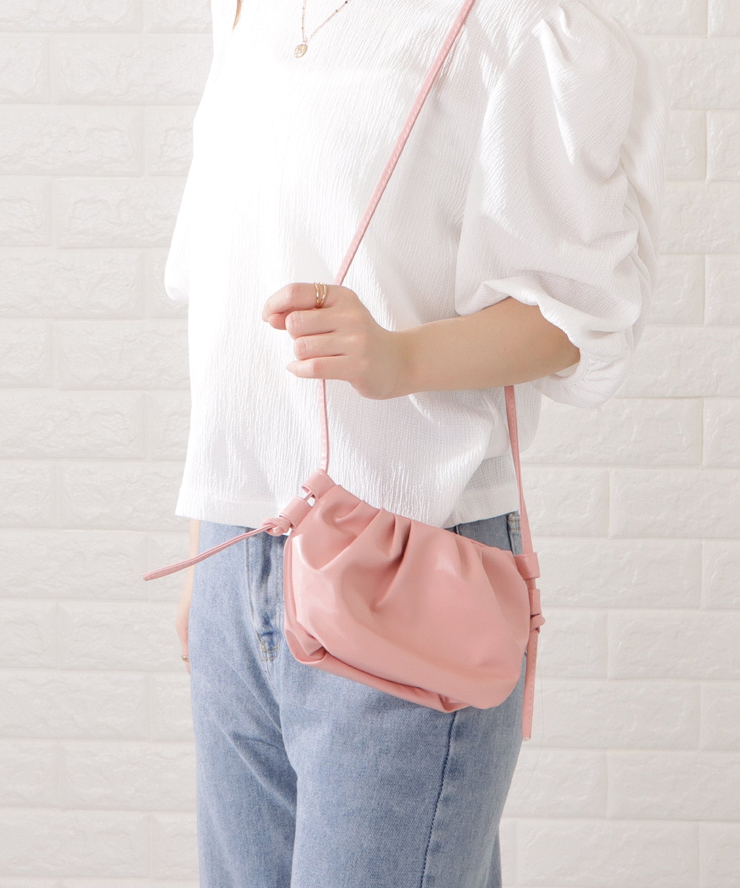 レザー調ギャザーショルダーバッグ レディース