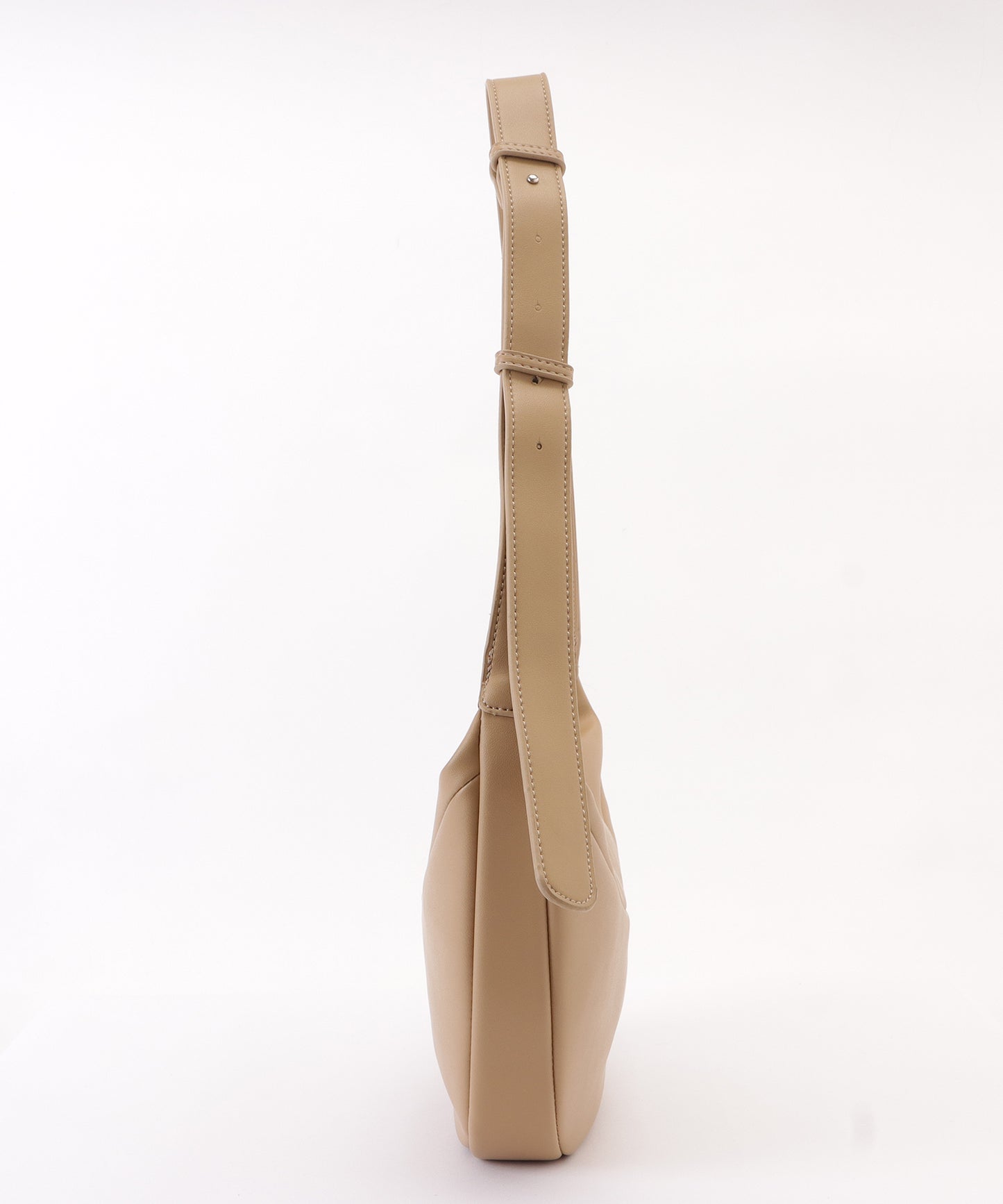 レザー調ハーフムーンショルダーバッグ