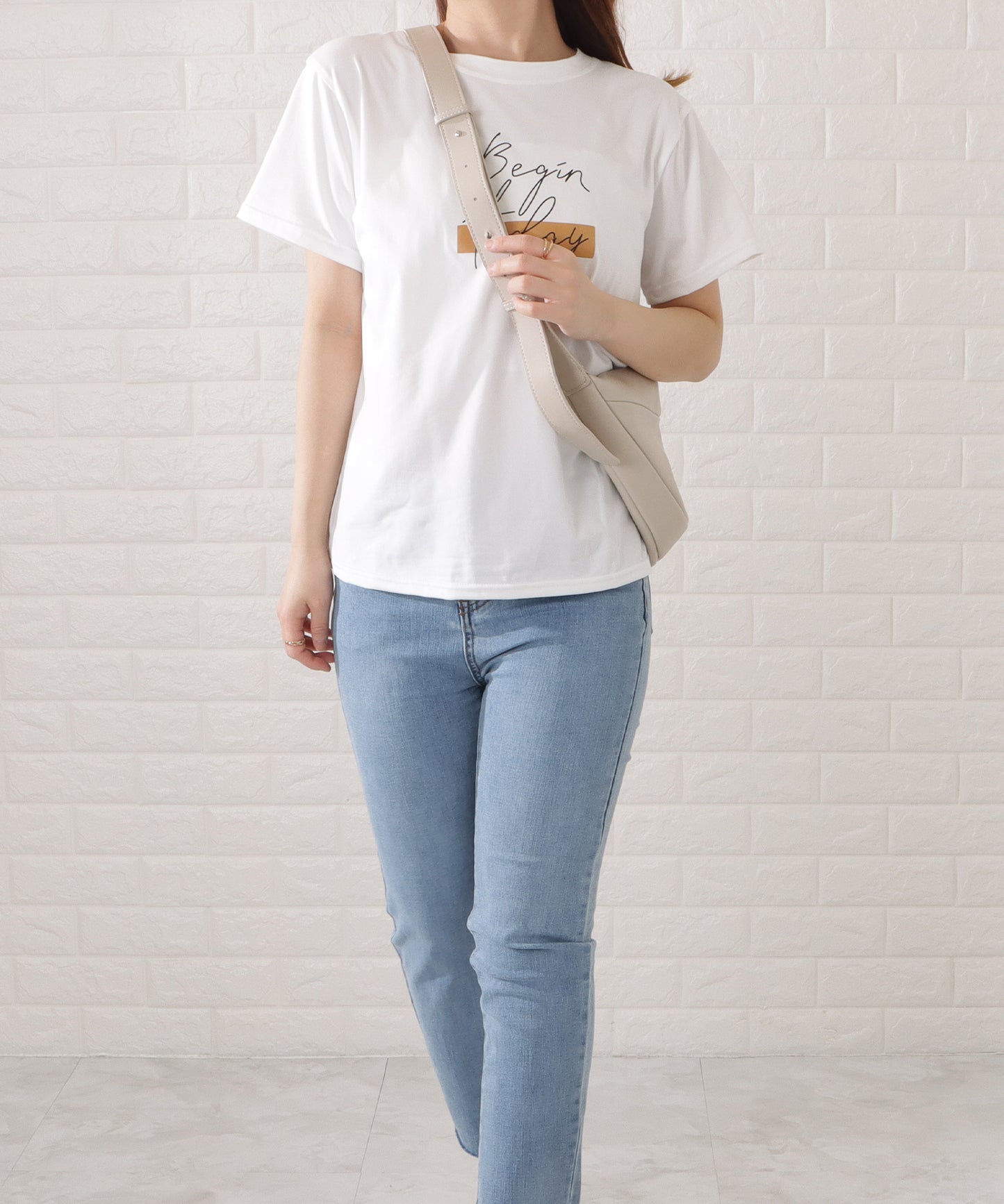 レザー調ハーフムーンショルダーバッグ