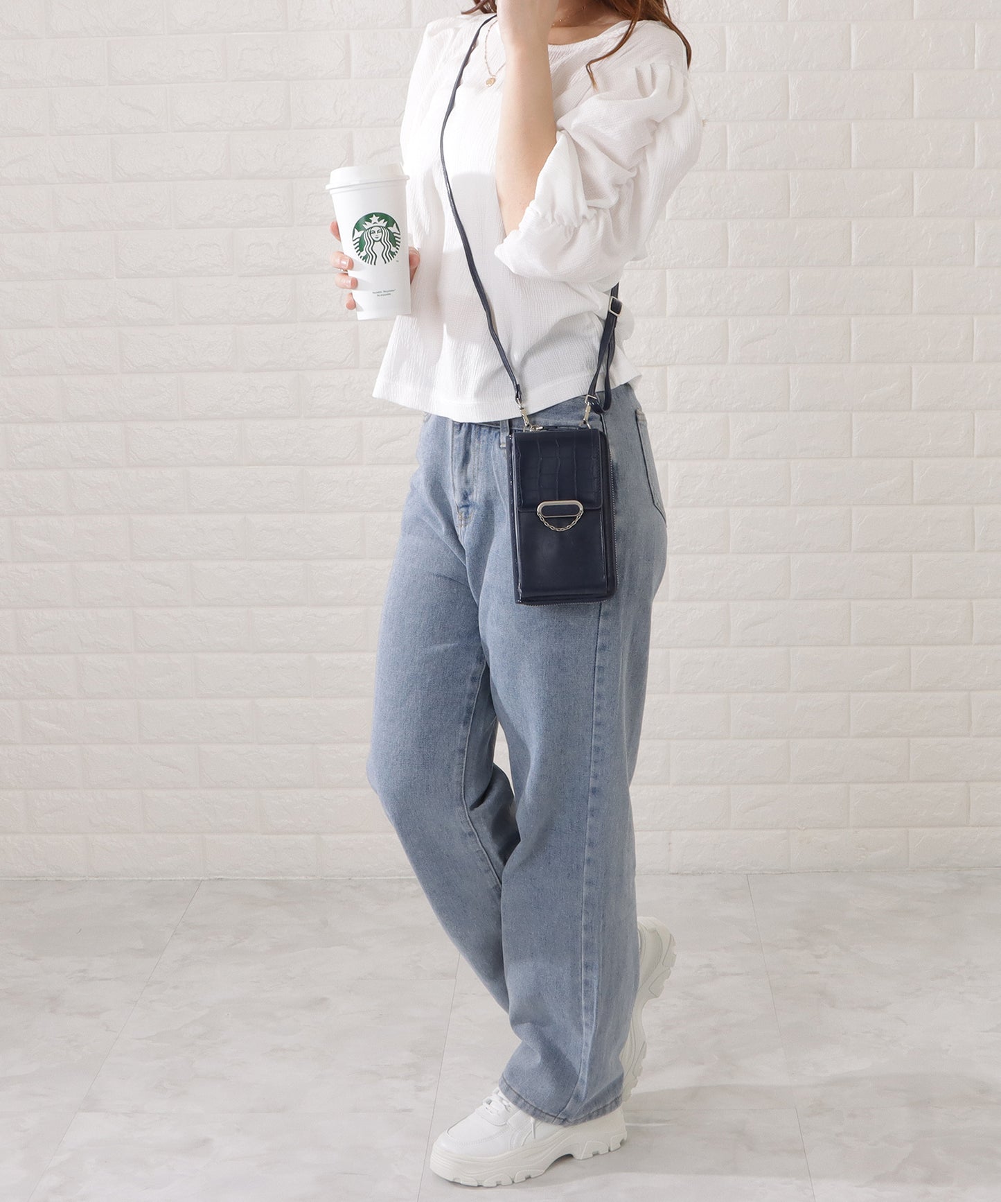 クロコダイル柄レザー調スマートフォンショルダーバッグ