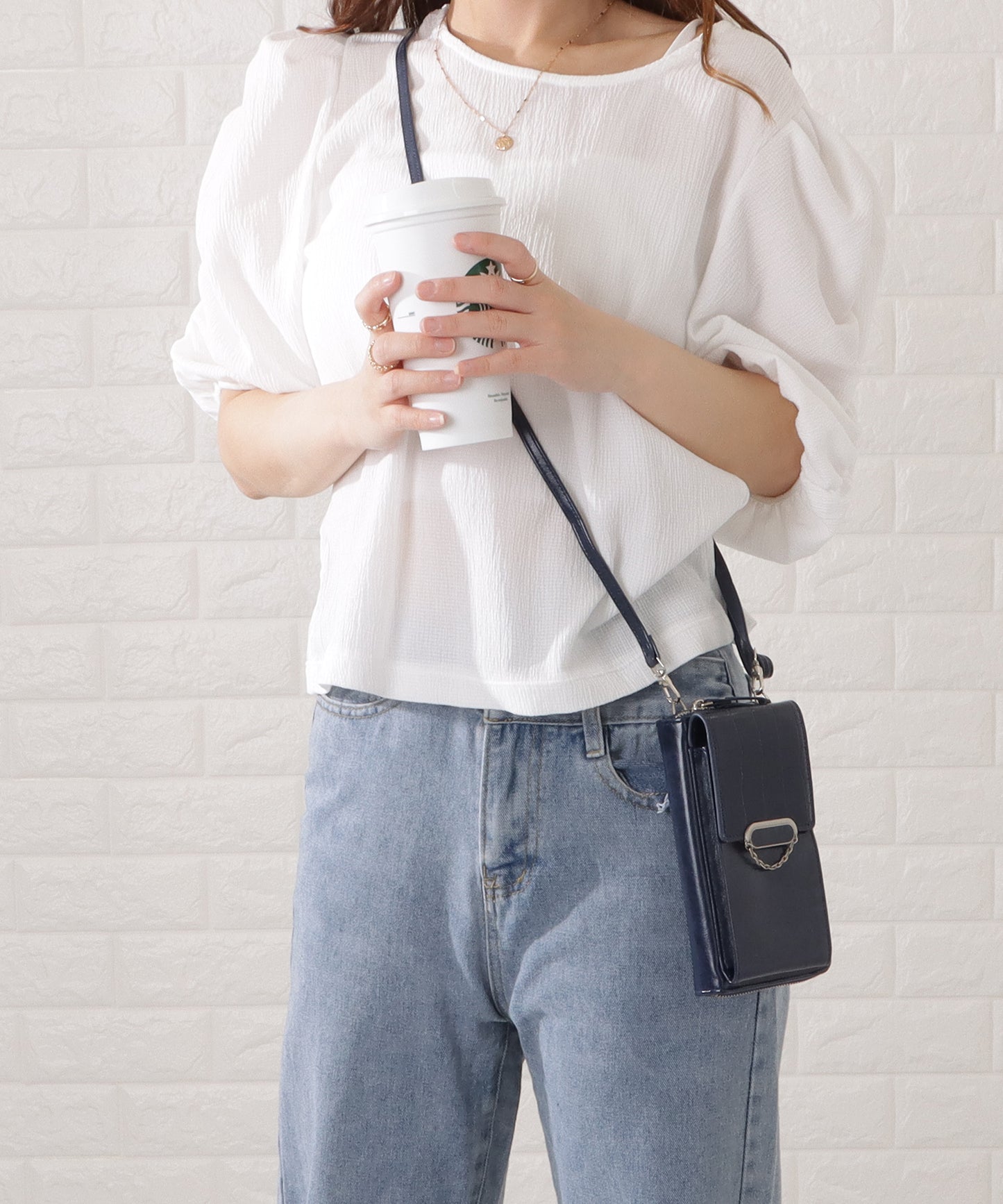 クロコダイル柄レザー調スマートフォンショルダーバッグ