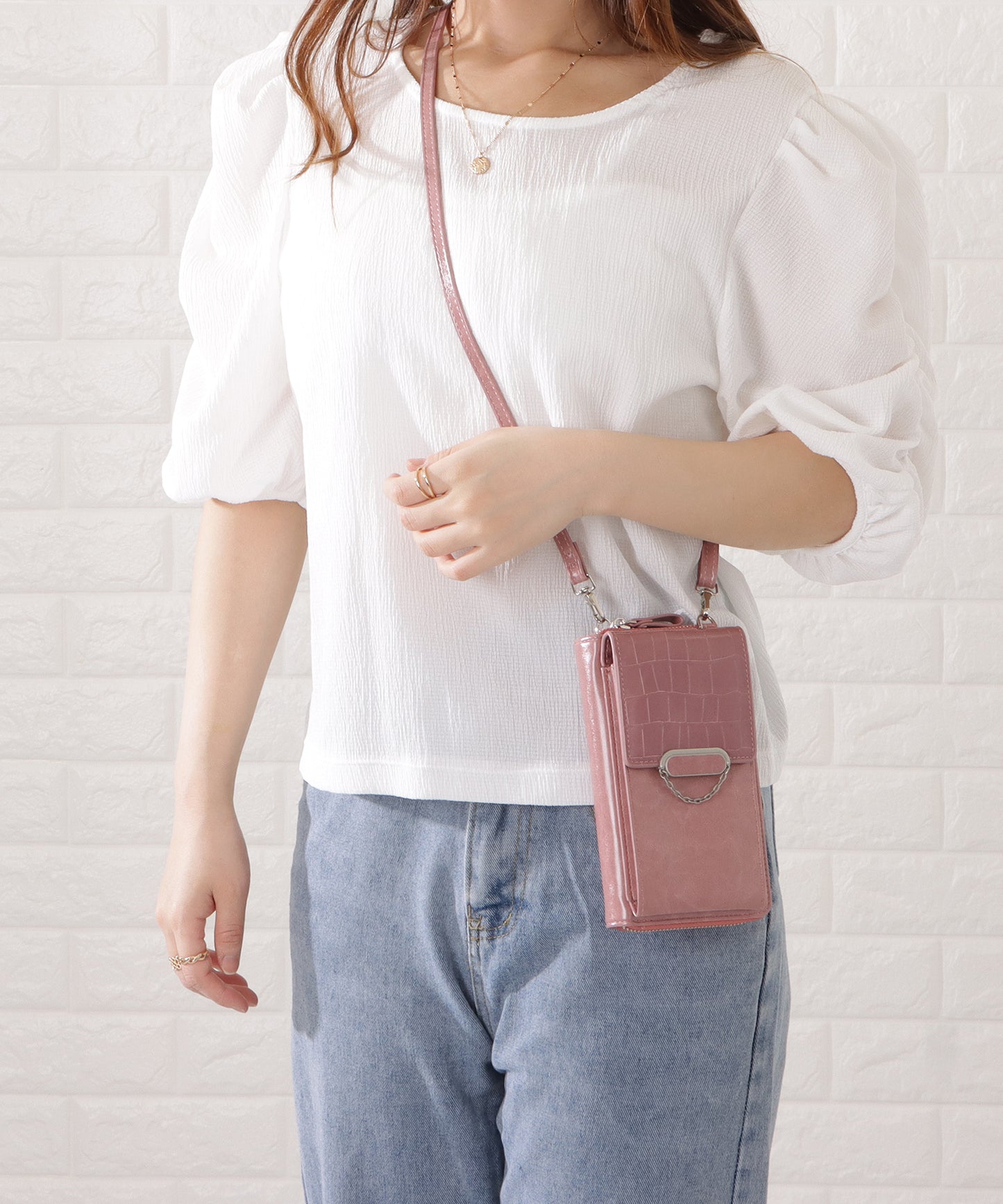 クロコダイル柄レザー調スマートフォンショルダーバッグ