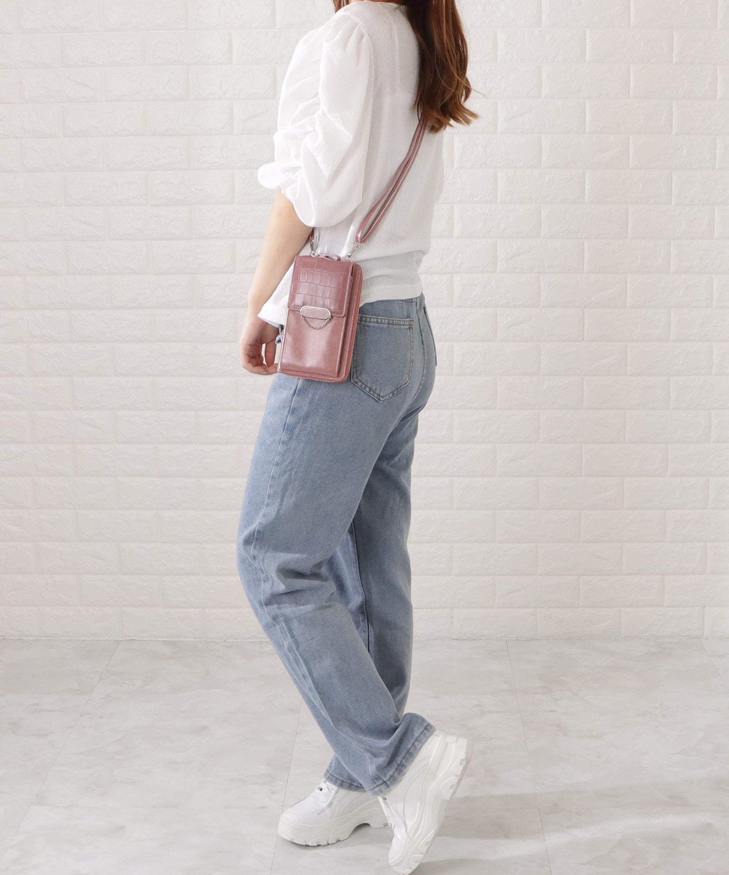 クロコダイル柄レザー調スマートフォンショルダーバッグ