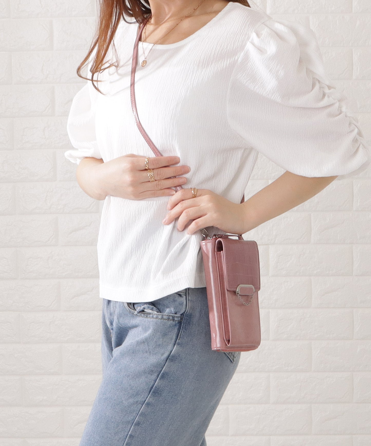 クロコダイル柄レザー調スマートフォンショルダーバッグ