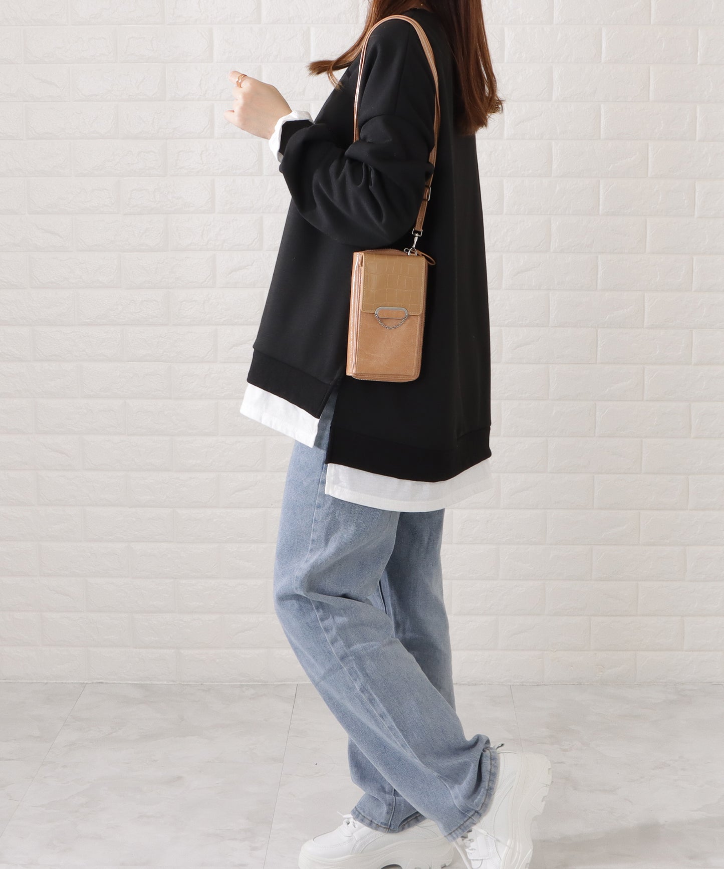 クロコダイル柄レザー調スマートフォンショルダーバッグ