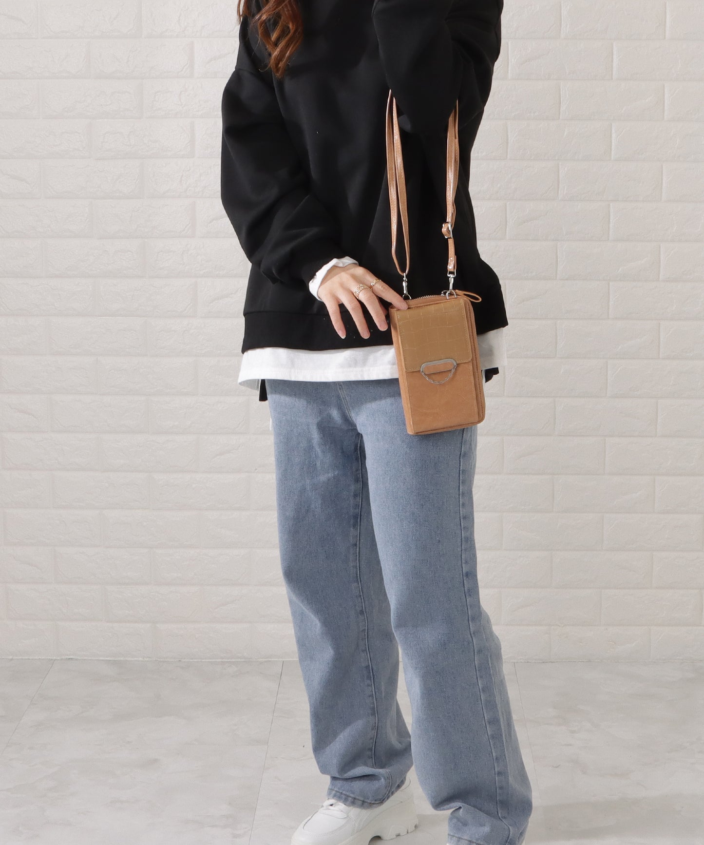 クロコダイル柄レザー調スマートフォンショルダーバッグ